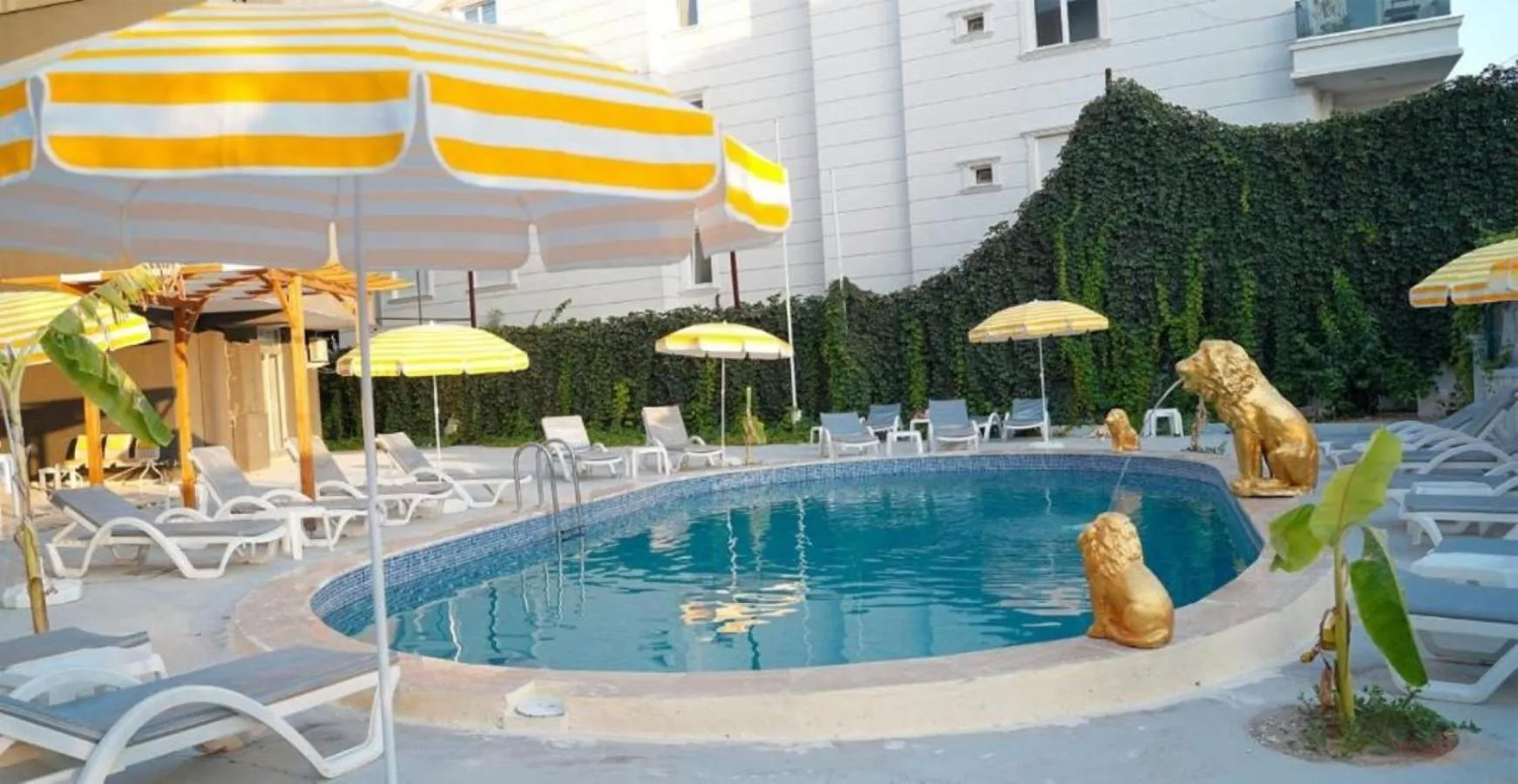 Swimming pool in Grand Niki Hotel & Spa