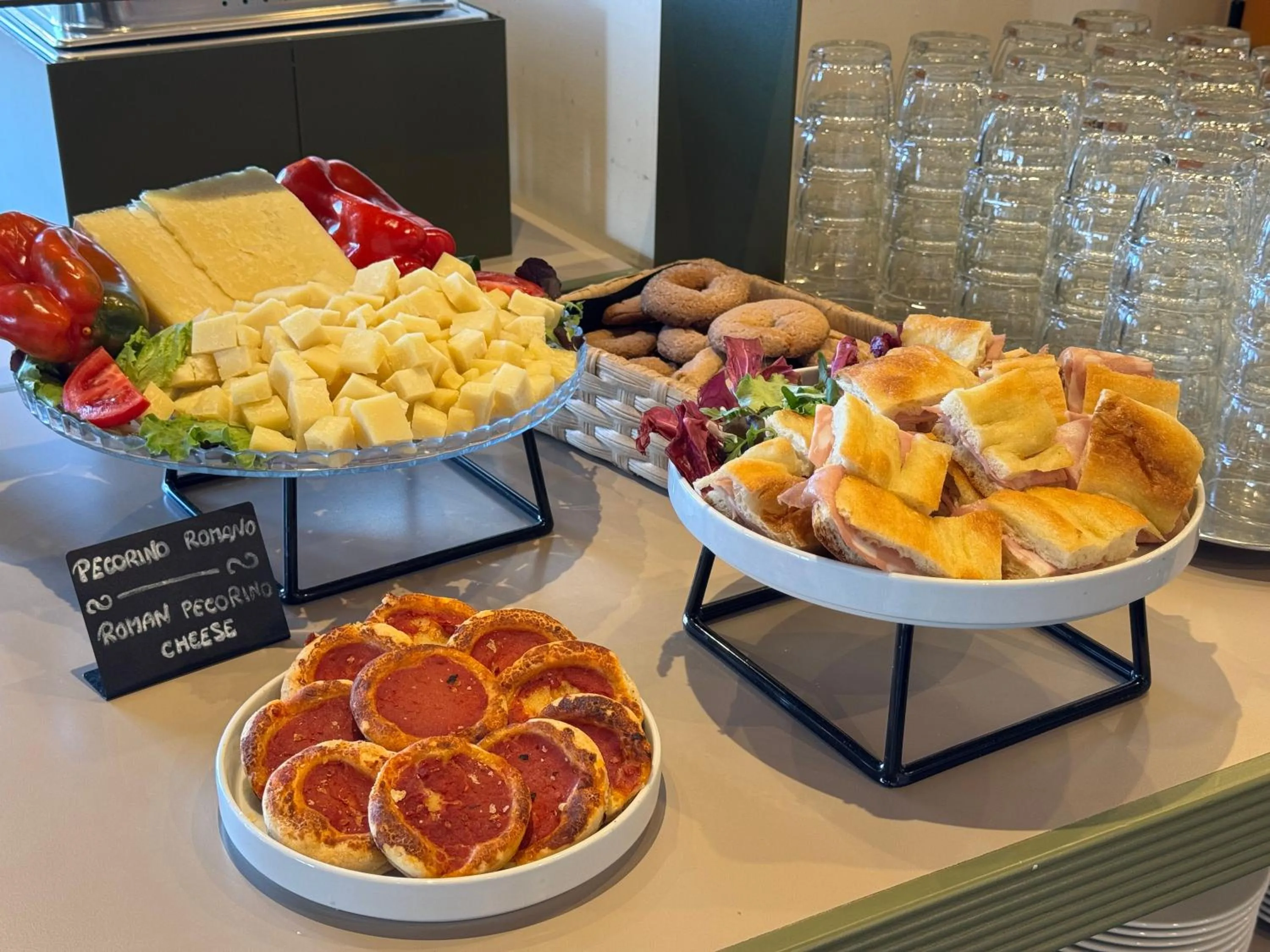 Food and drinks in La Griffe Hotel Roma