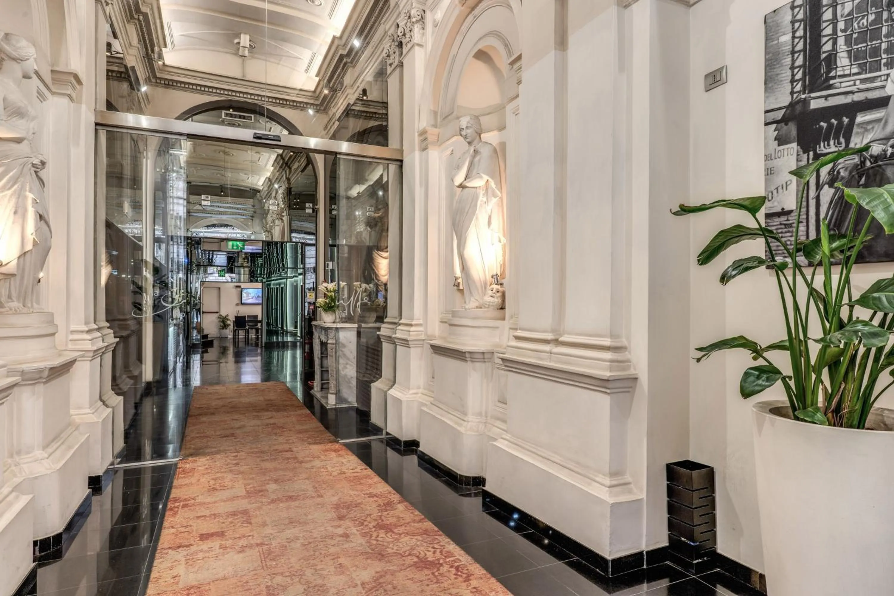 Facade/entrance in La Griffe Hotel Roma