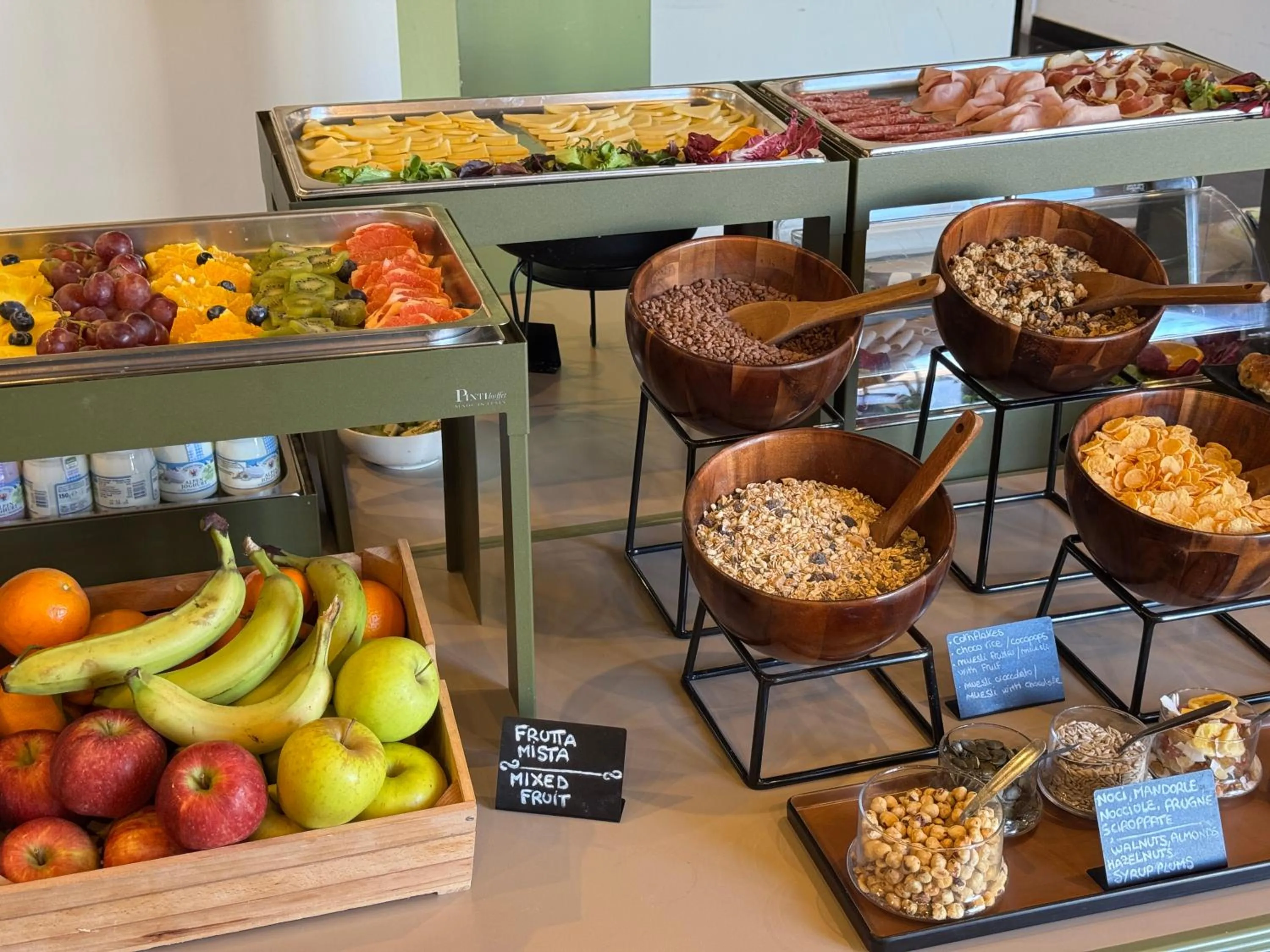 Food and drinks in La Griffe Hotel Roma