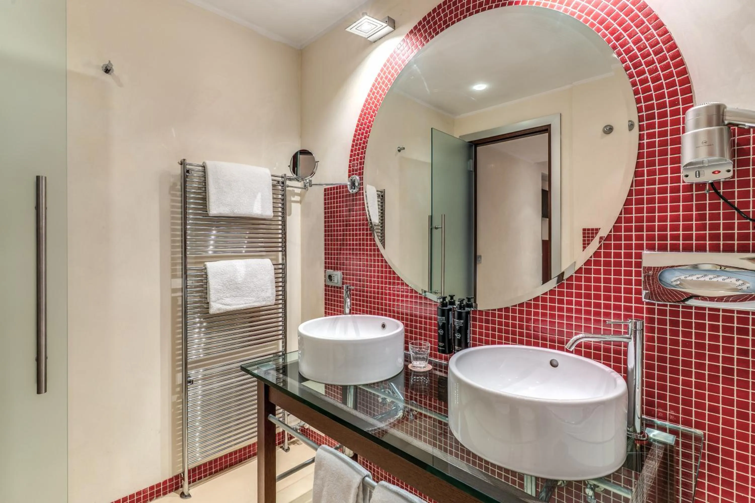 Bathroom in La Griffe Hotel Roma