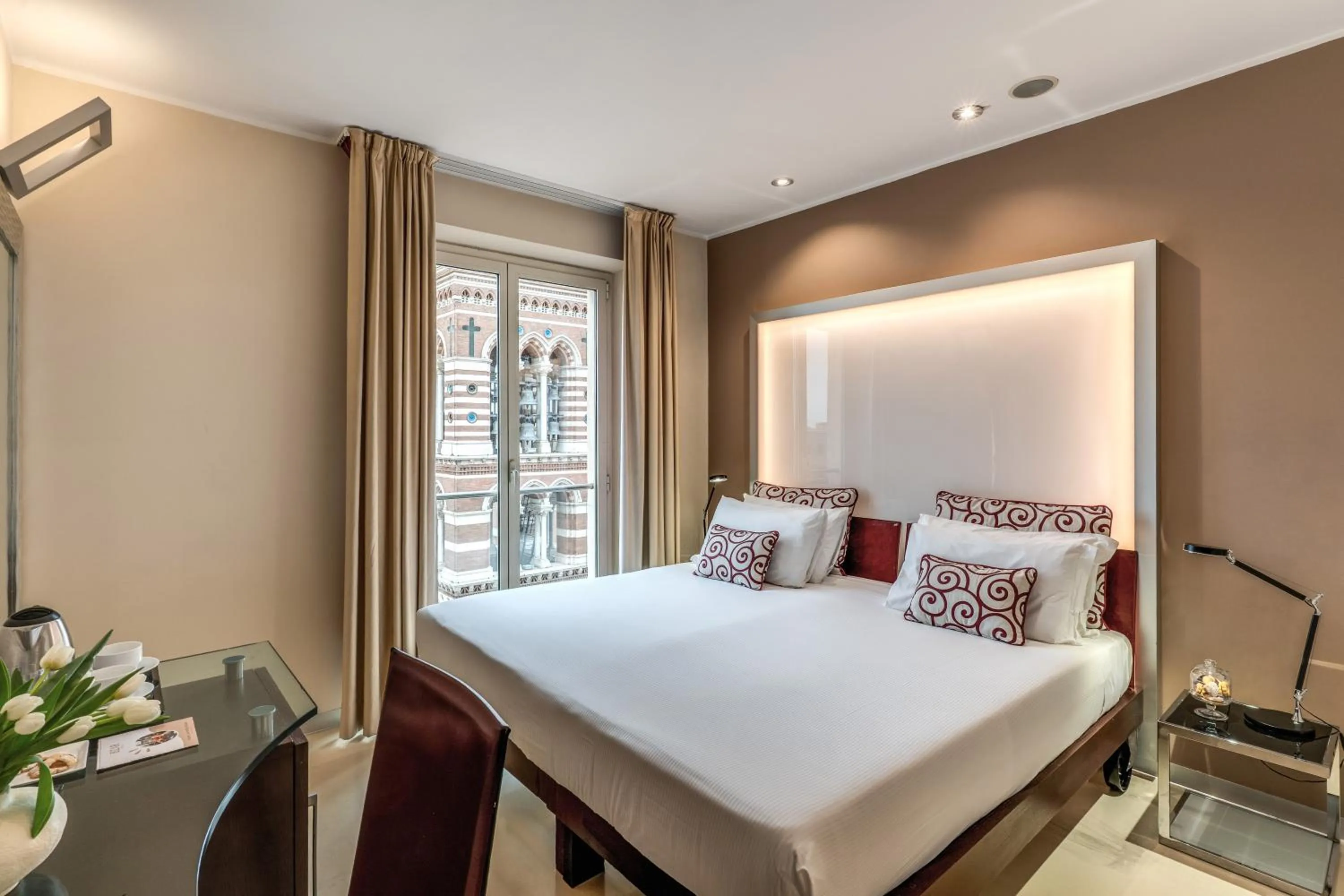 Bed in La Griffe Hotel Roma