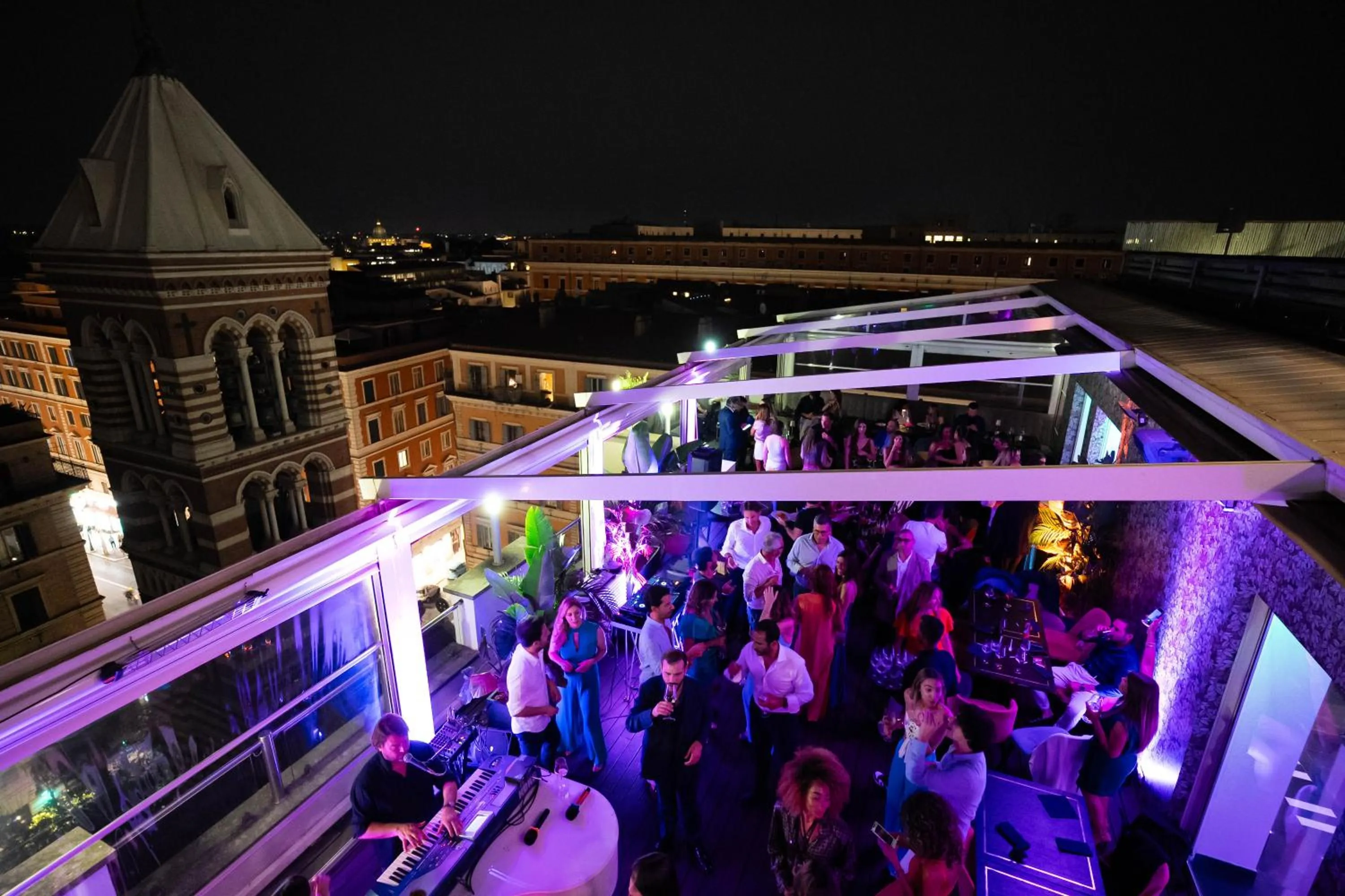 Restaurant/places to eat in La Griffe Hotel Roma