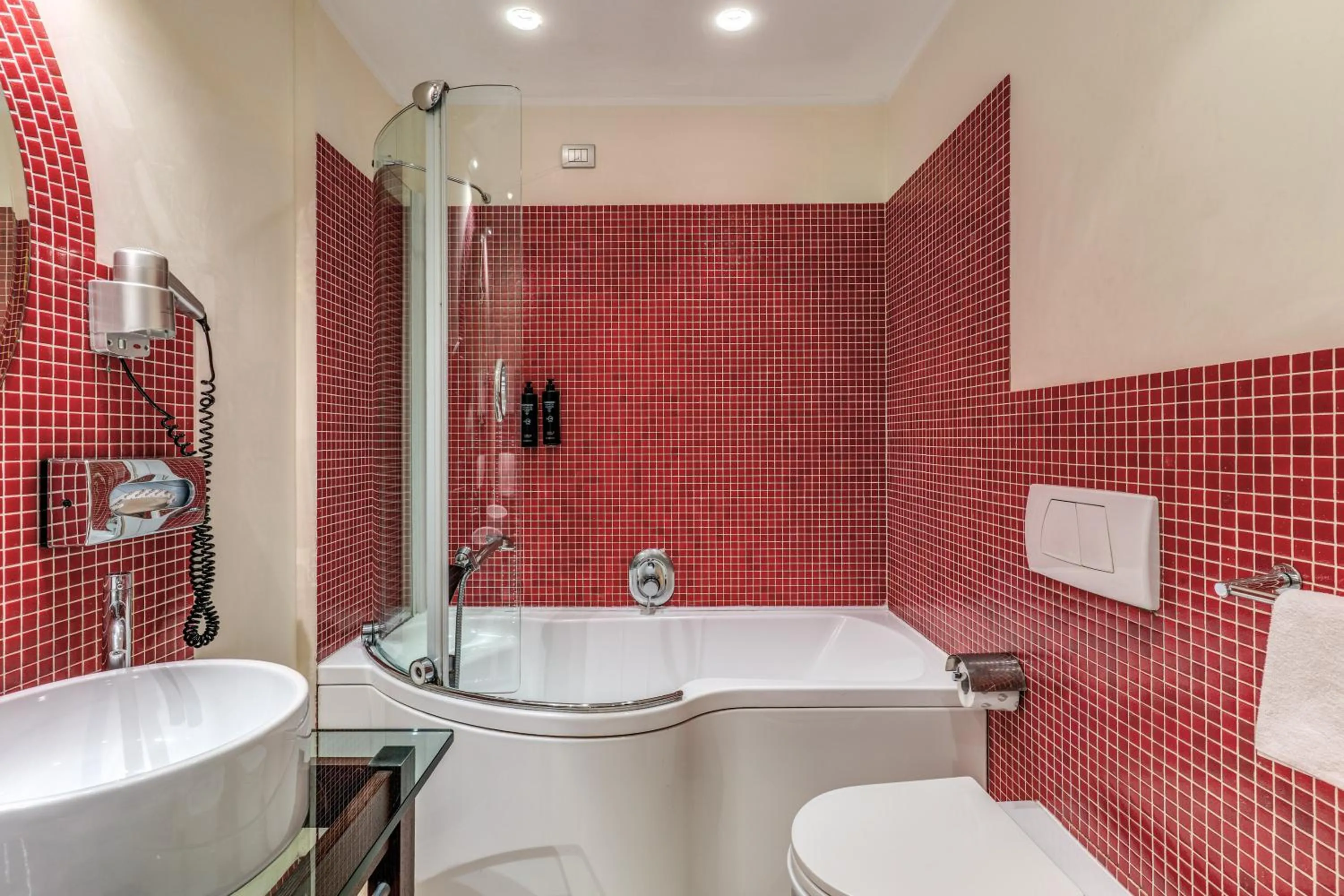 Shower in La Griffe Hotel Roma