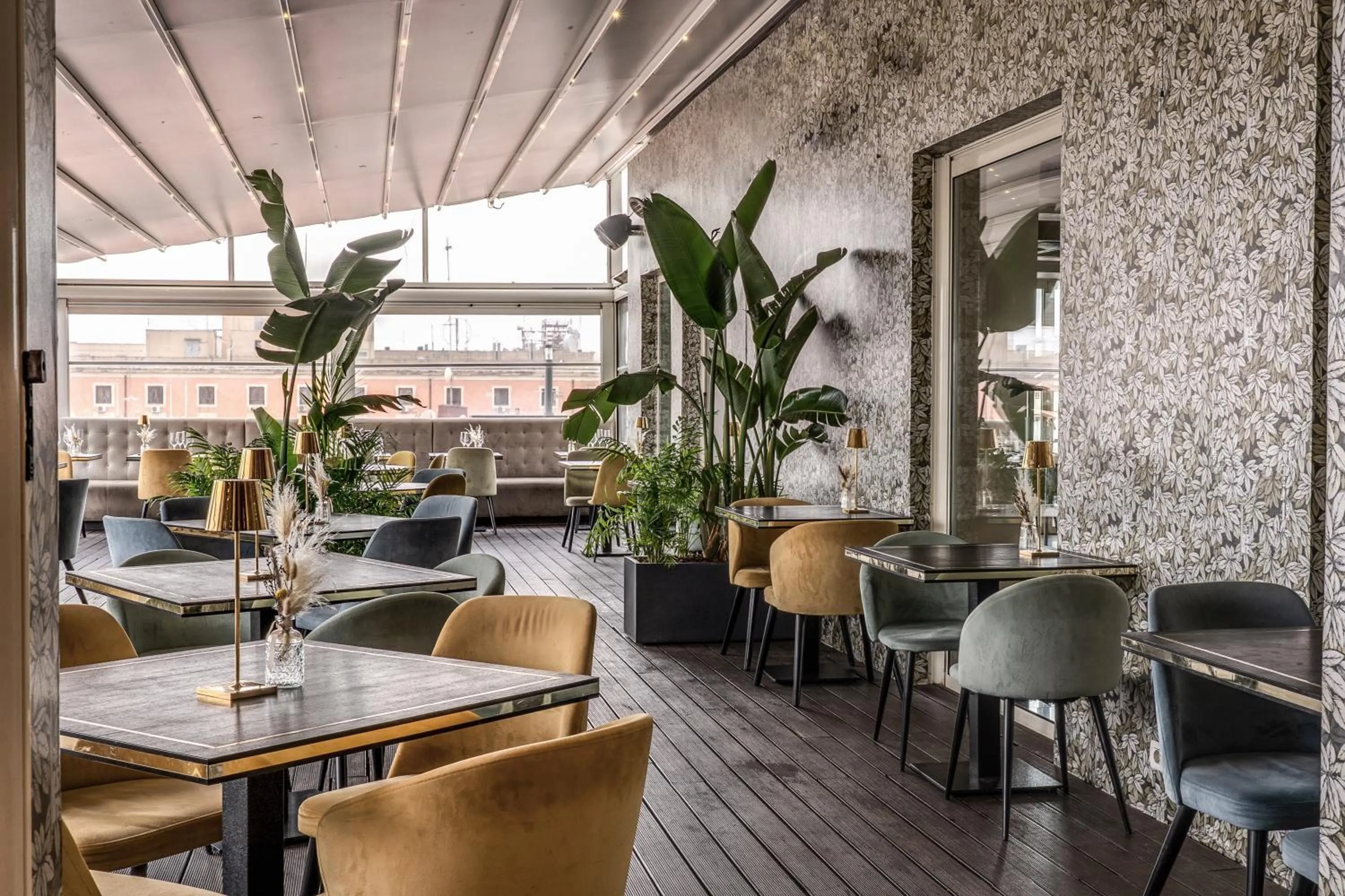 Restaurant/places to eat in La Griffe Hotel Roma