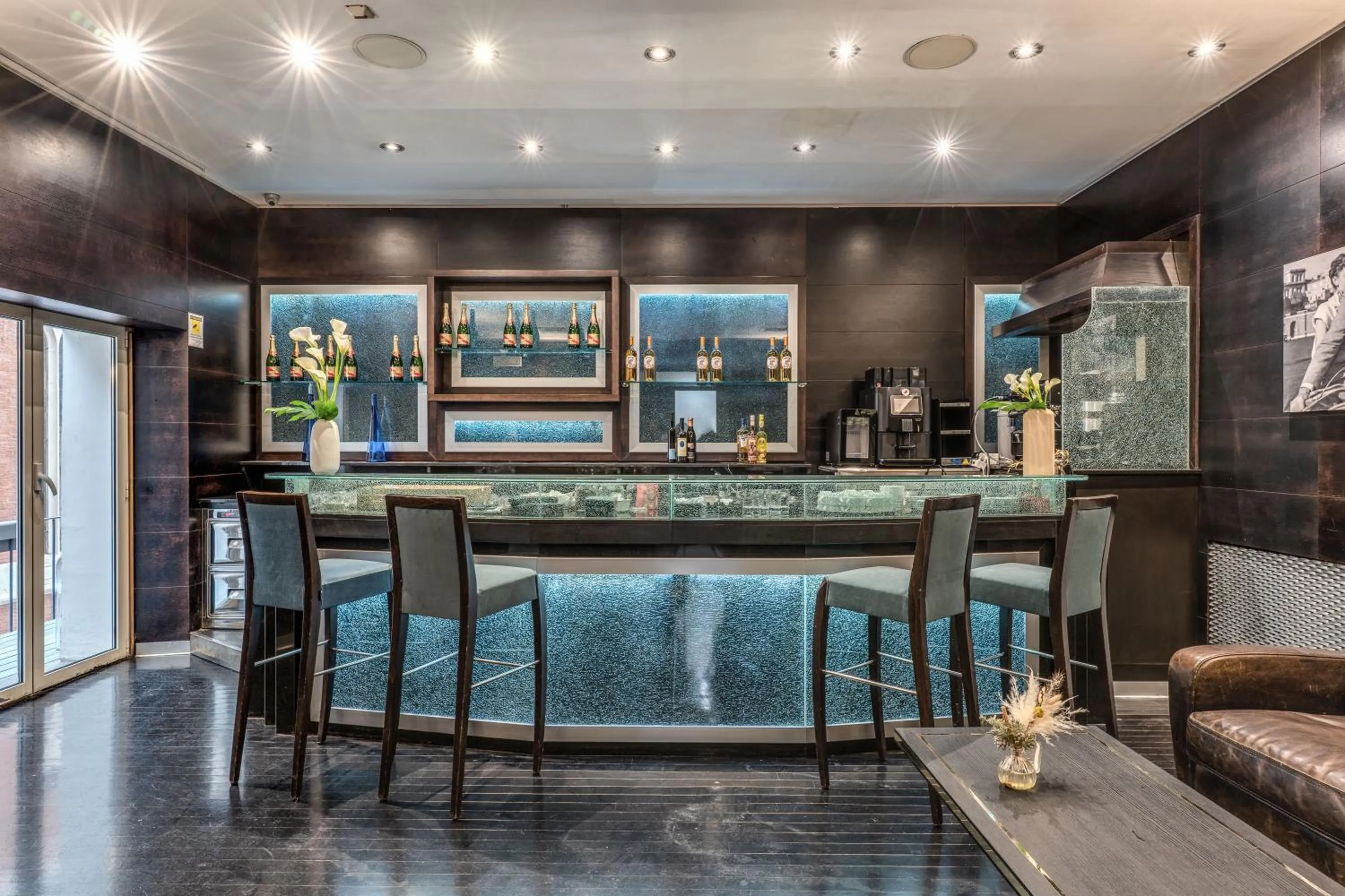 Lounge or bar in La Griffe Hotel Roma