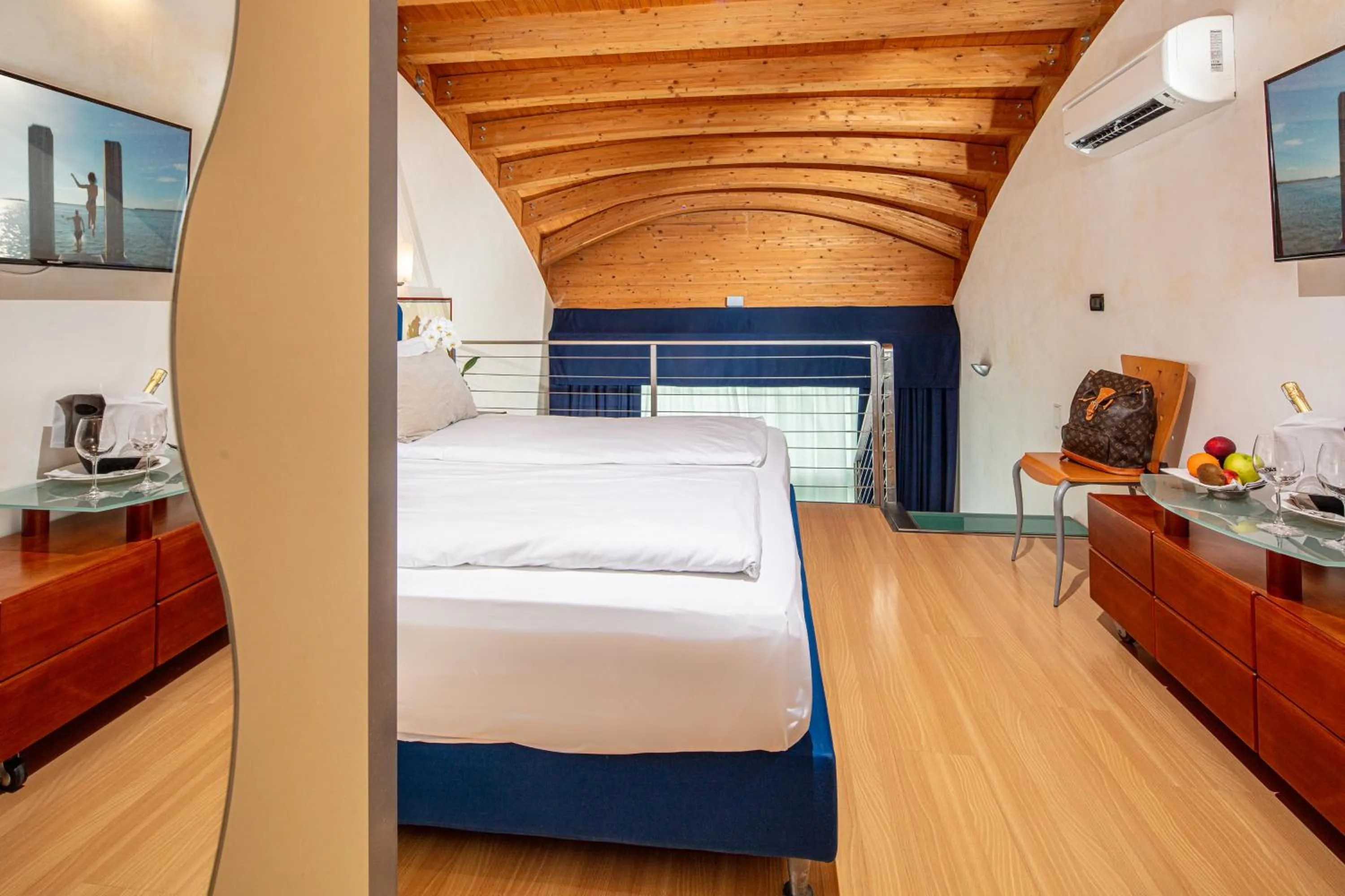 Property building, Bed in Park Hotel