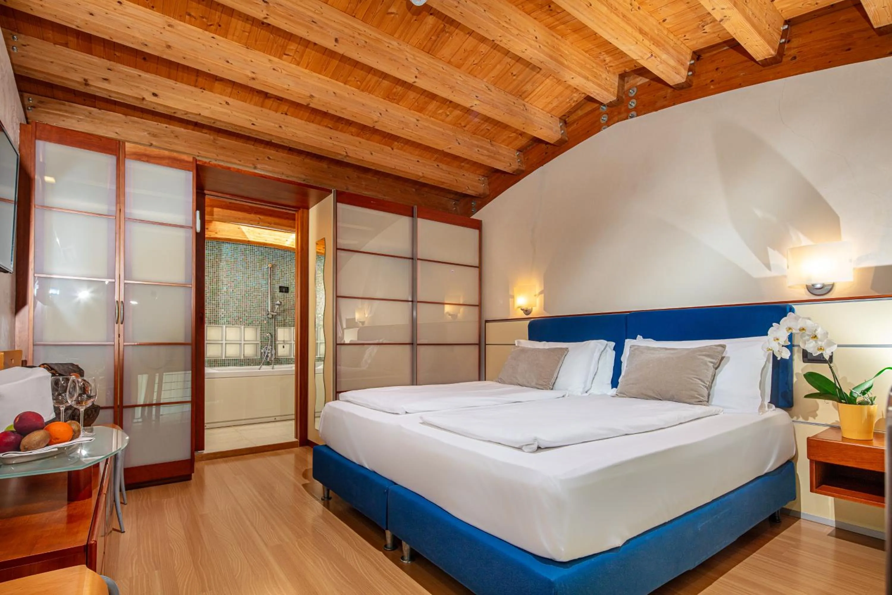 Property building, Bed in Park Hotel