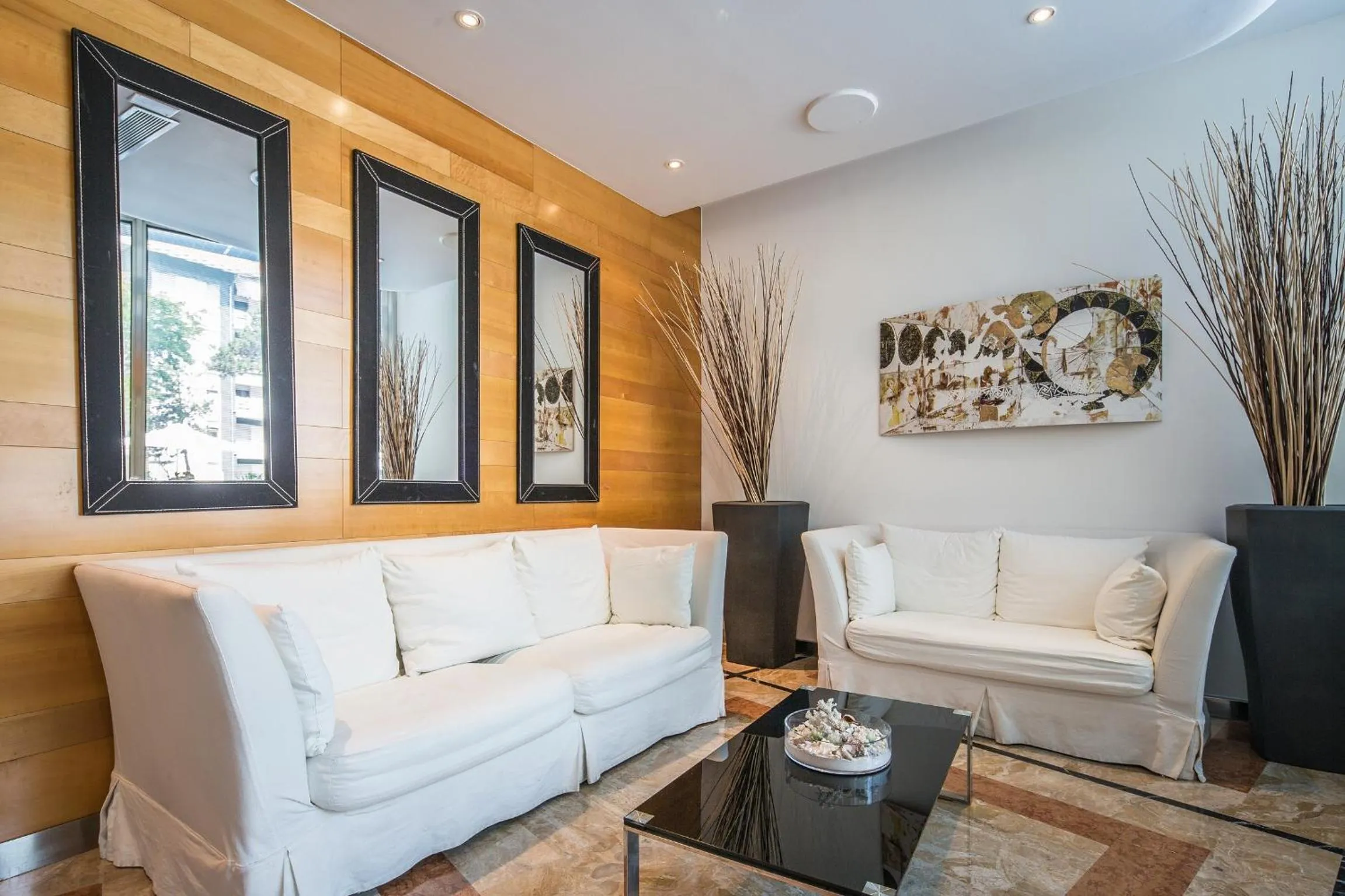 Communal lounge/ TV room in Park Hotel