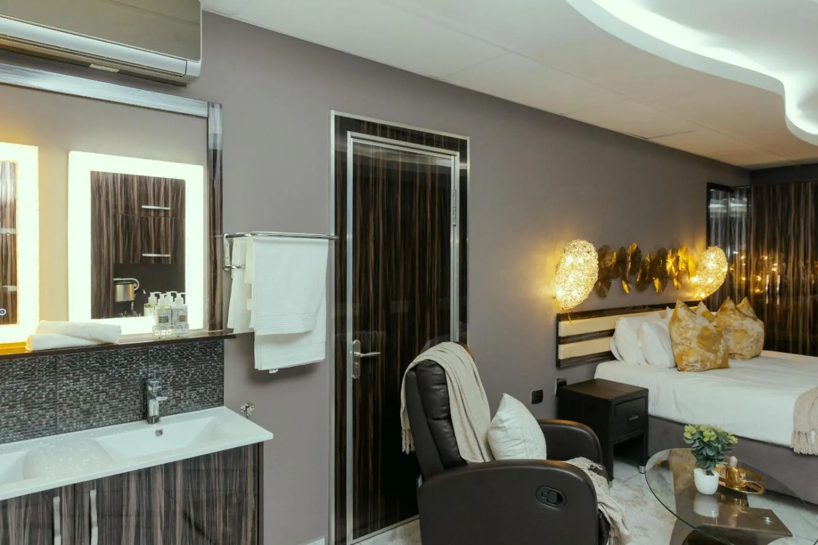 Bedroom in Monte La Vue Hotel