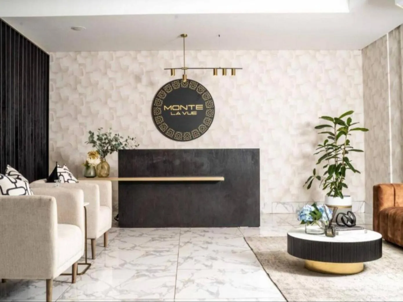 Communal lounge/ TV room in Monte La Vue Hotel