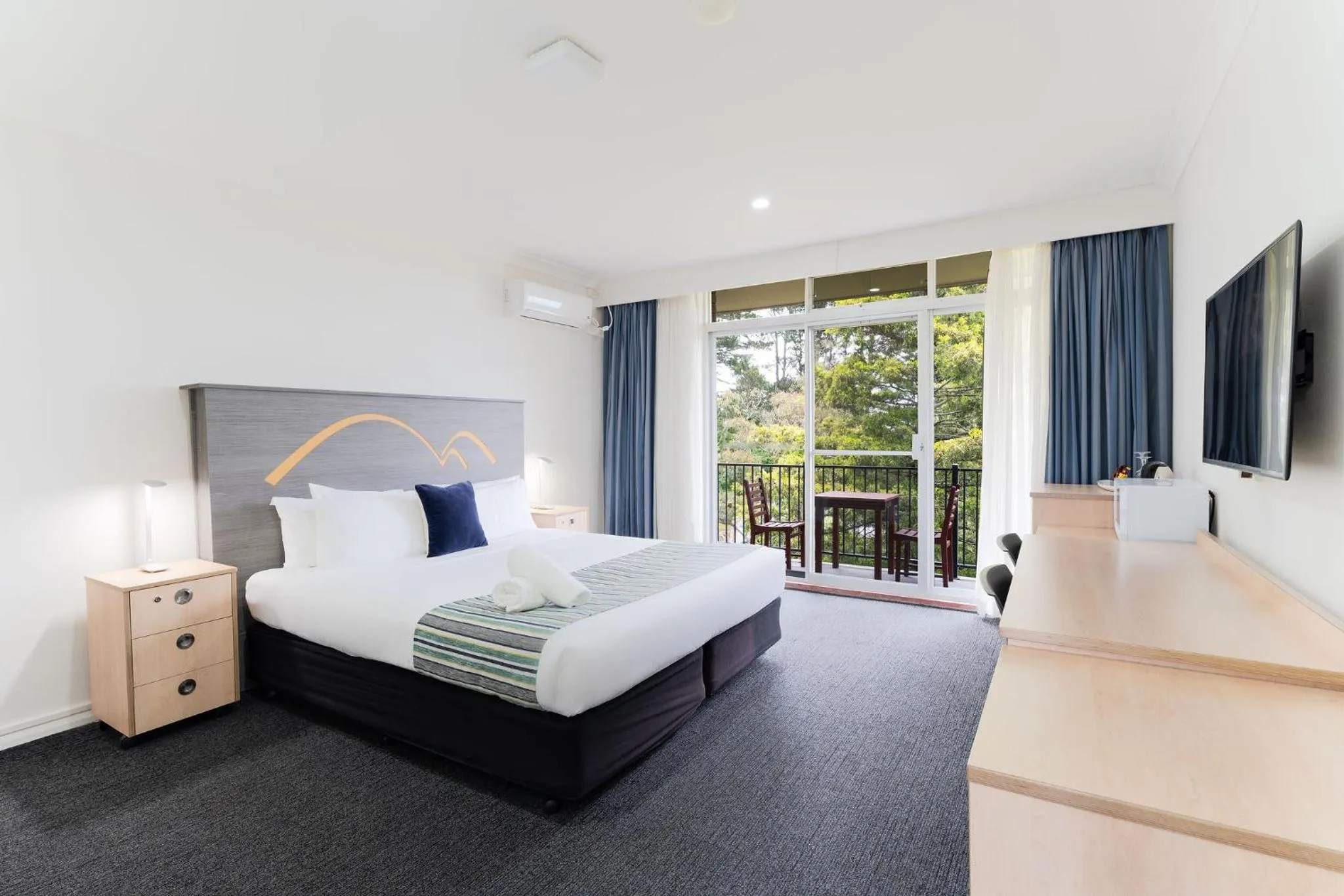 Photo of the whole room, Bed in Leura Gardens Resort