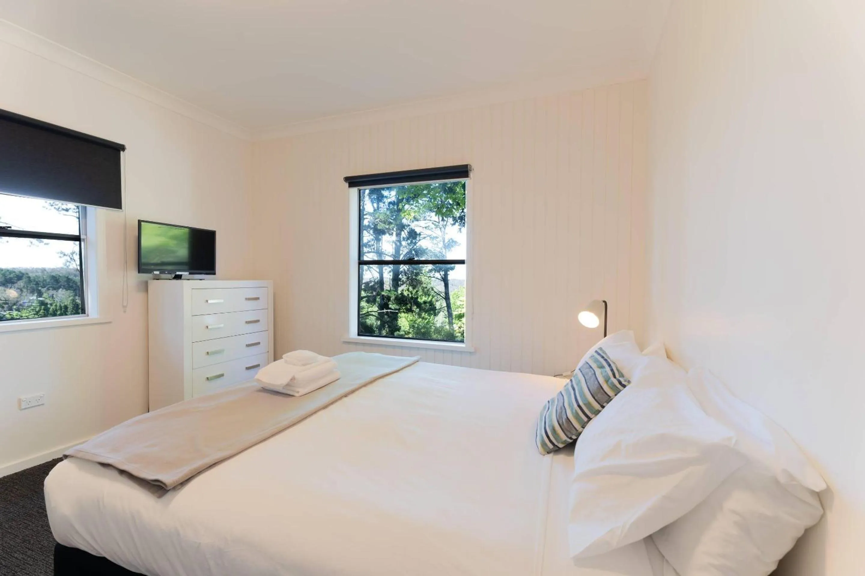 Bedroom, Bed in Comfort Resort Leura Gardens