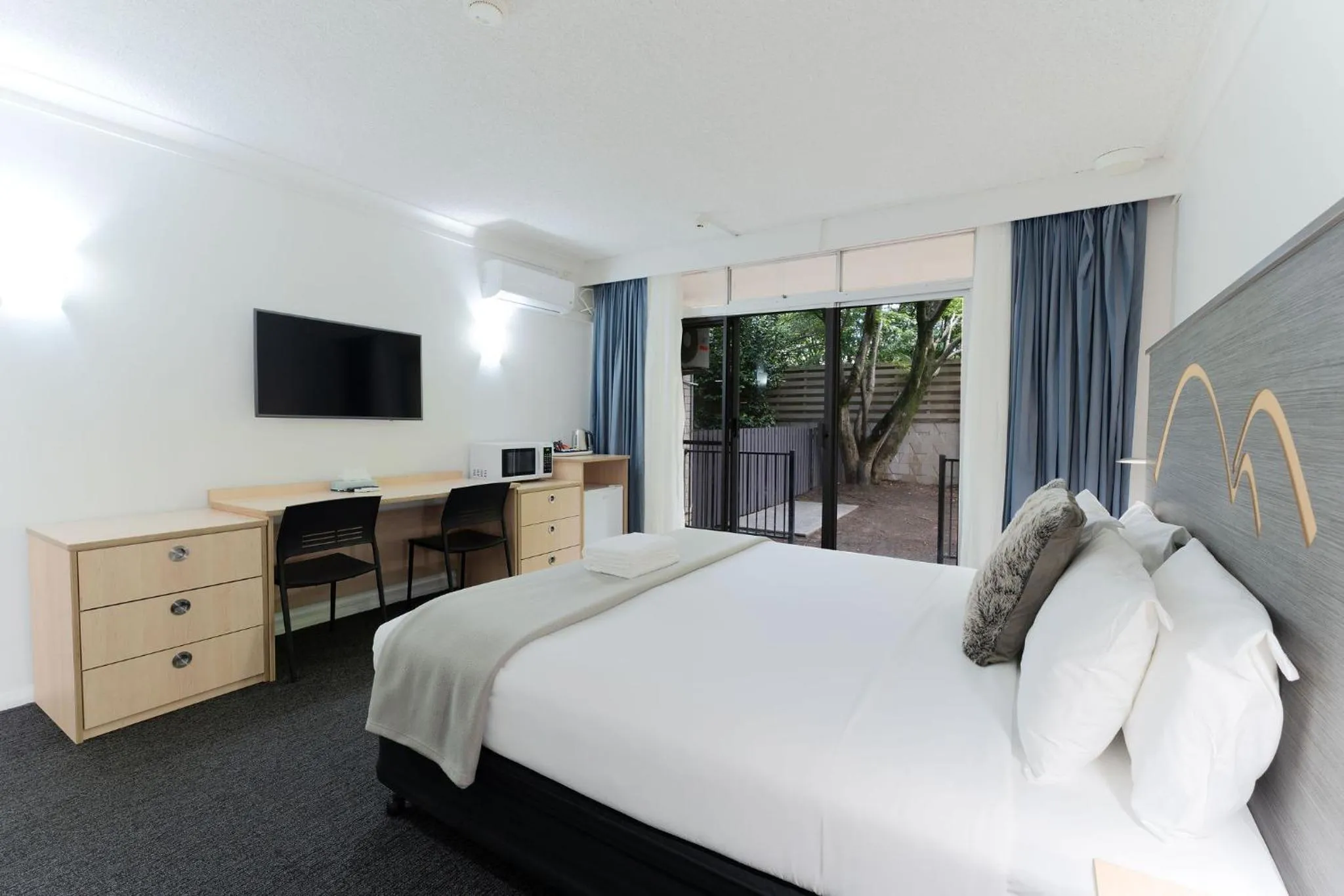 Bed in Leura Gardens Resort