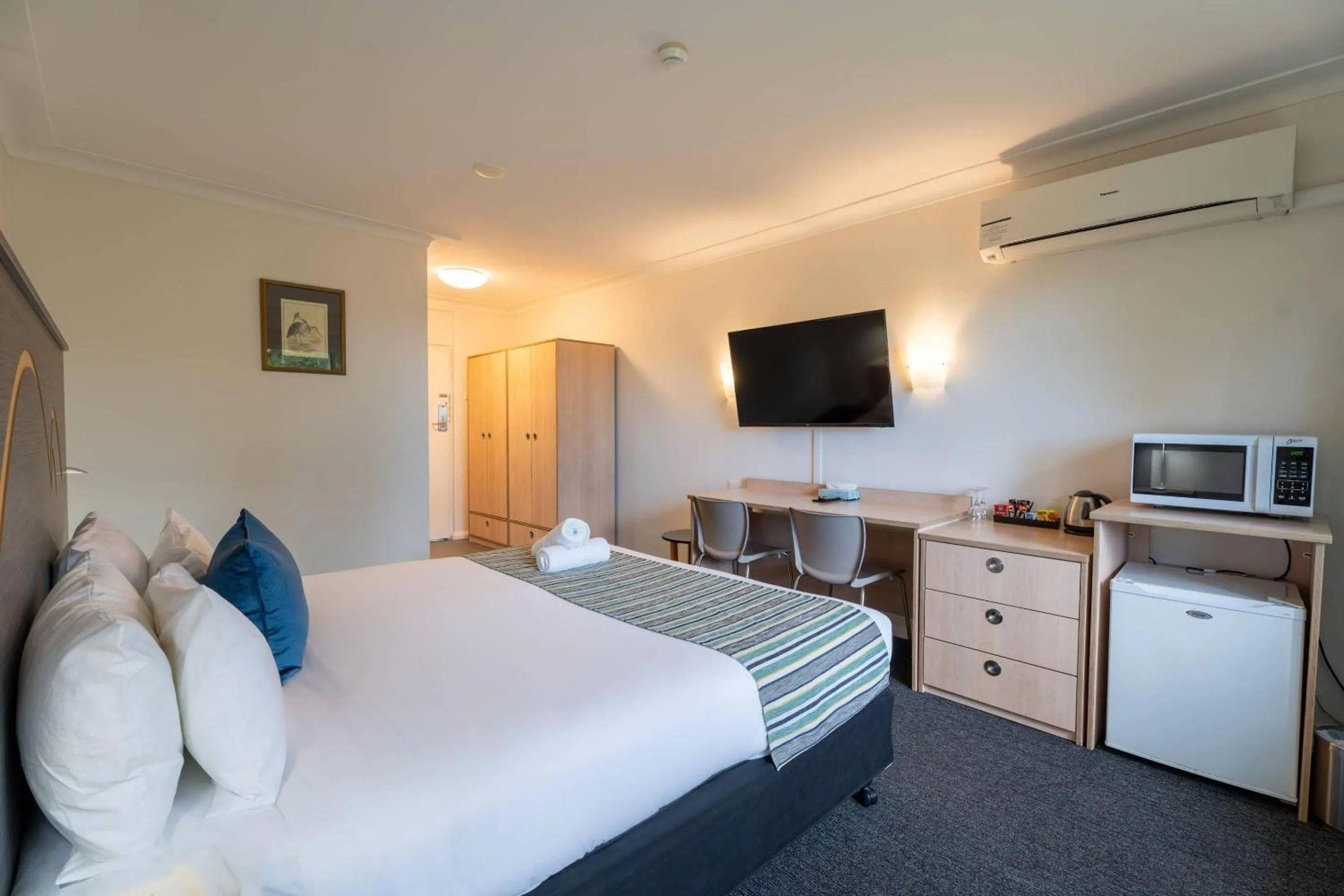 Bedroom, Bed in Comfort Resort Leura Gardens