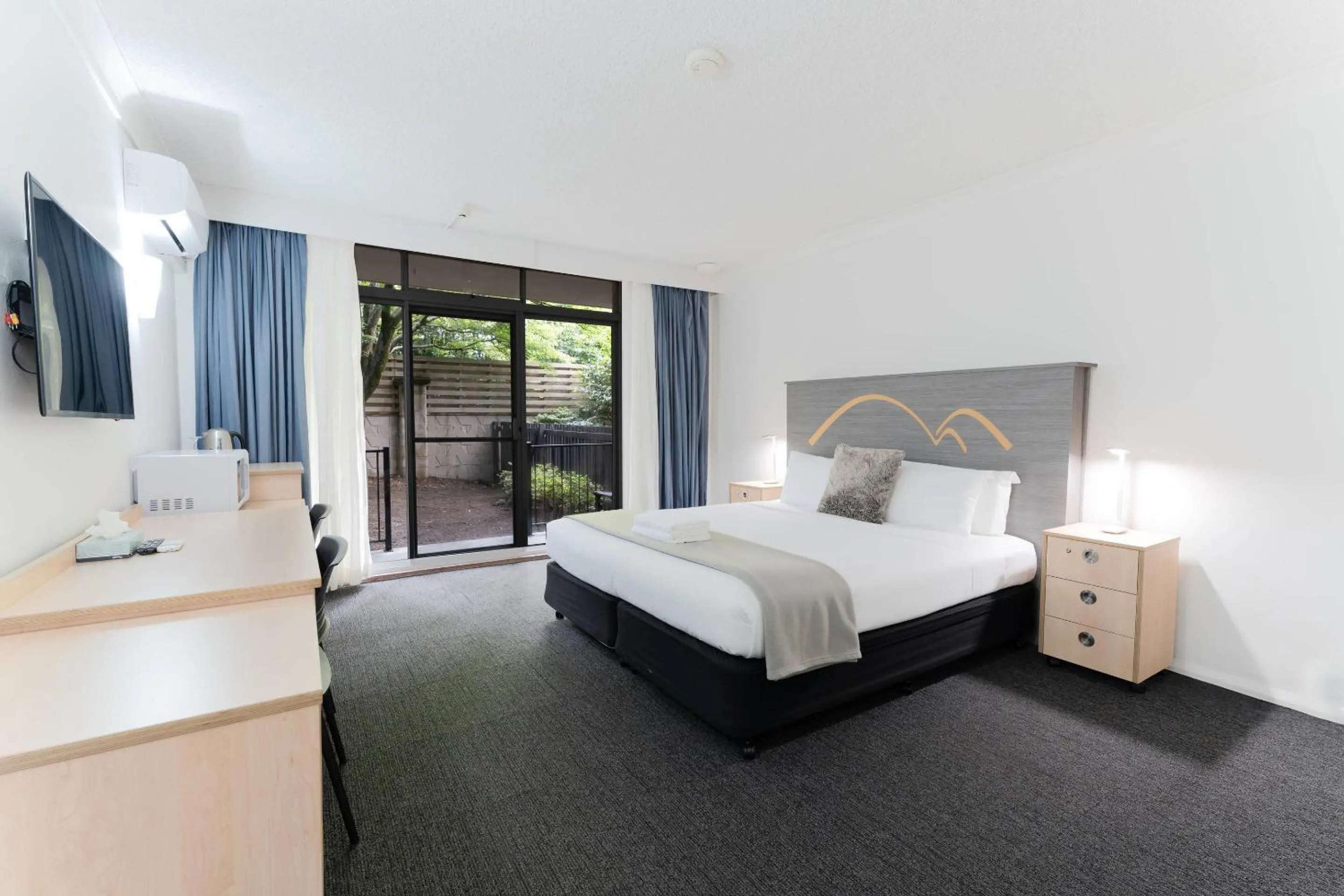 Bedroom, Bed in Comfort Resort Leura Gardens