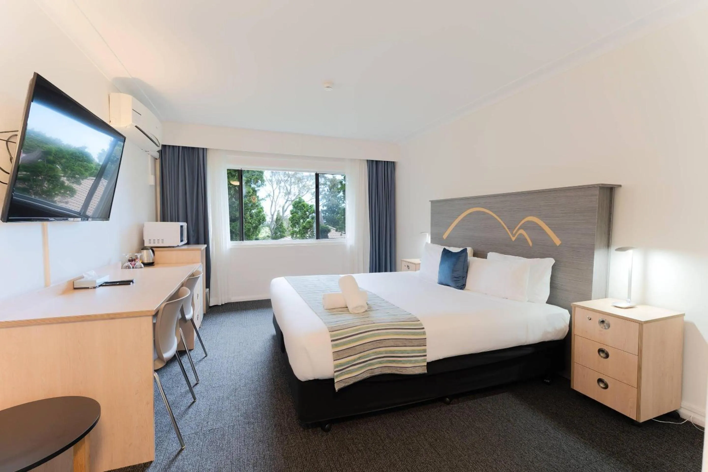 Bedroom, Bed in Comfort Resort Leura Gardens