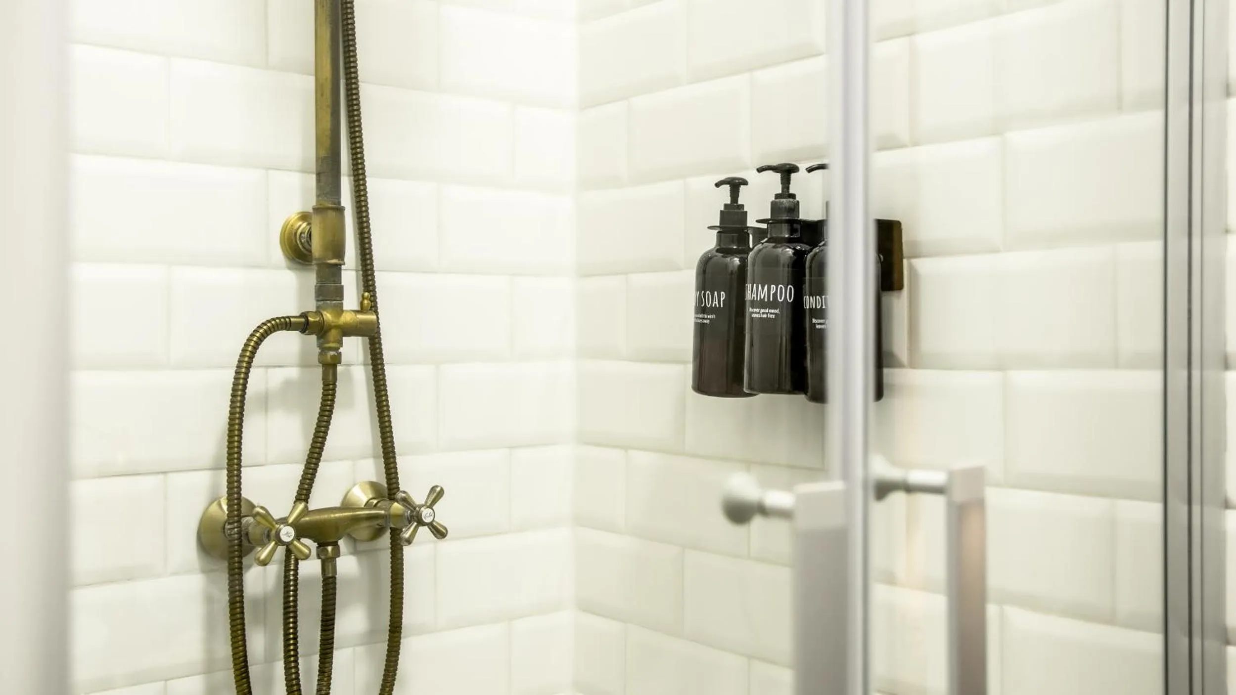 Shower in Catalina Suites