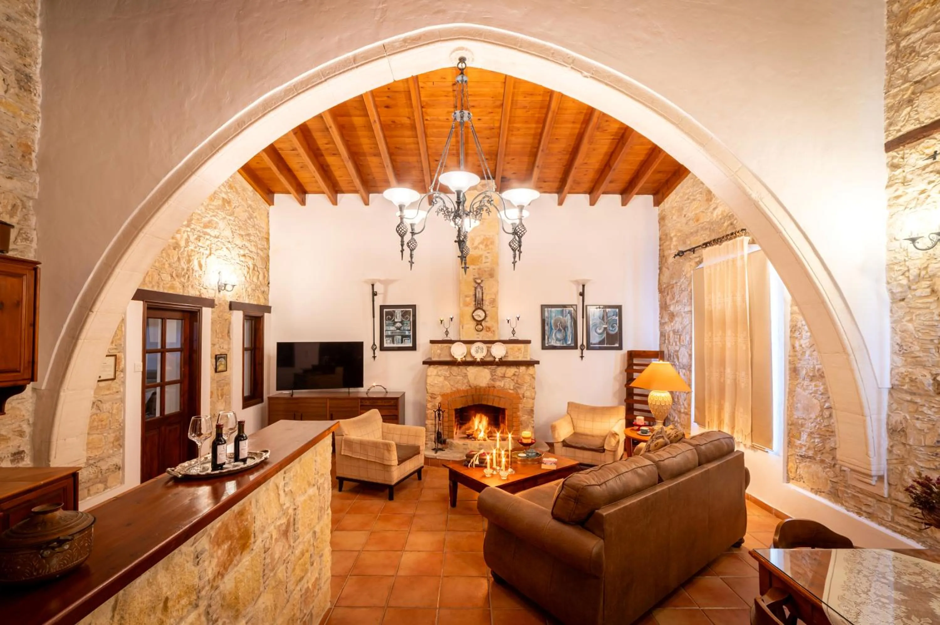 Communal lounge/ TV room in Oinoessa Traditional Boutique Guest Houses