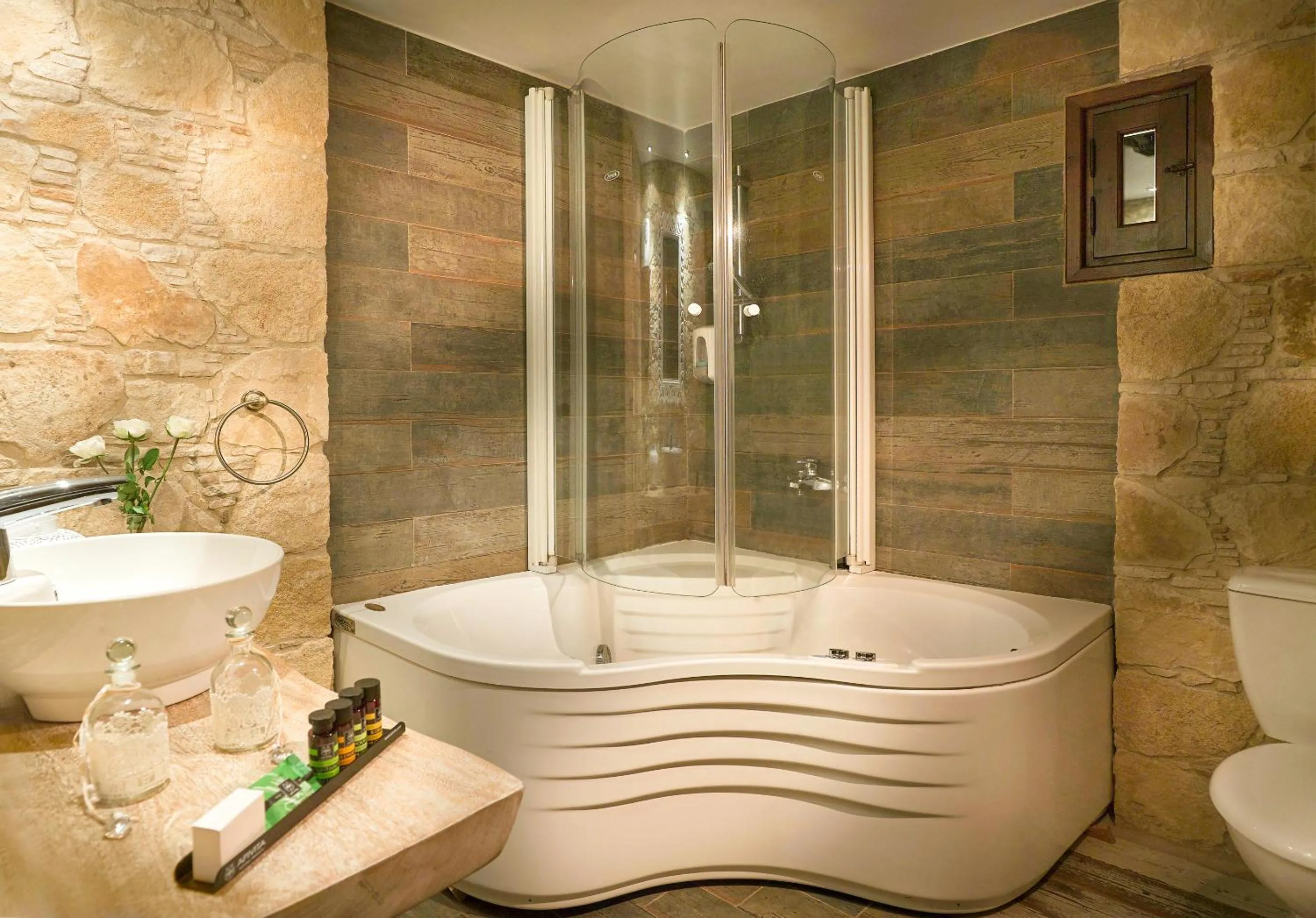 Shower in Oinoessa Traditional Boutique Guest Houses