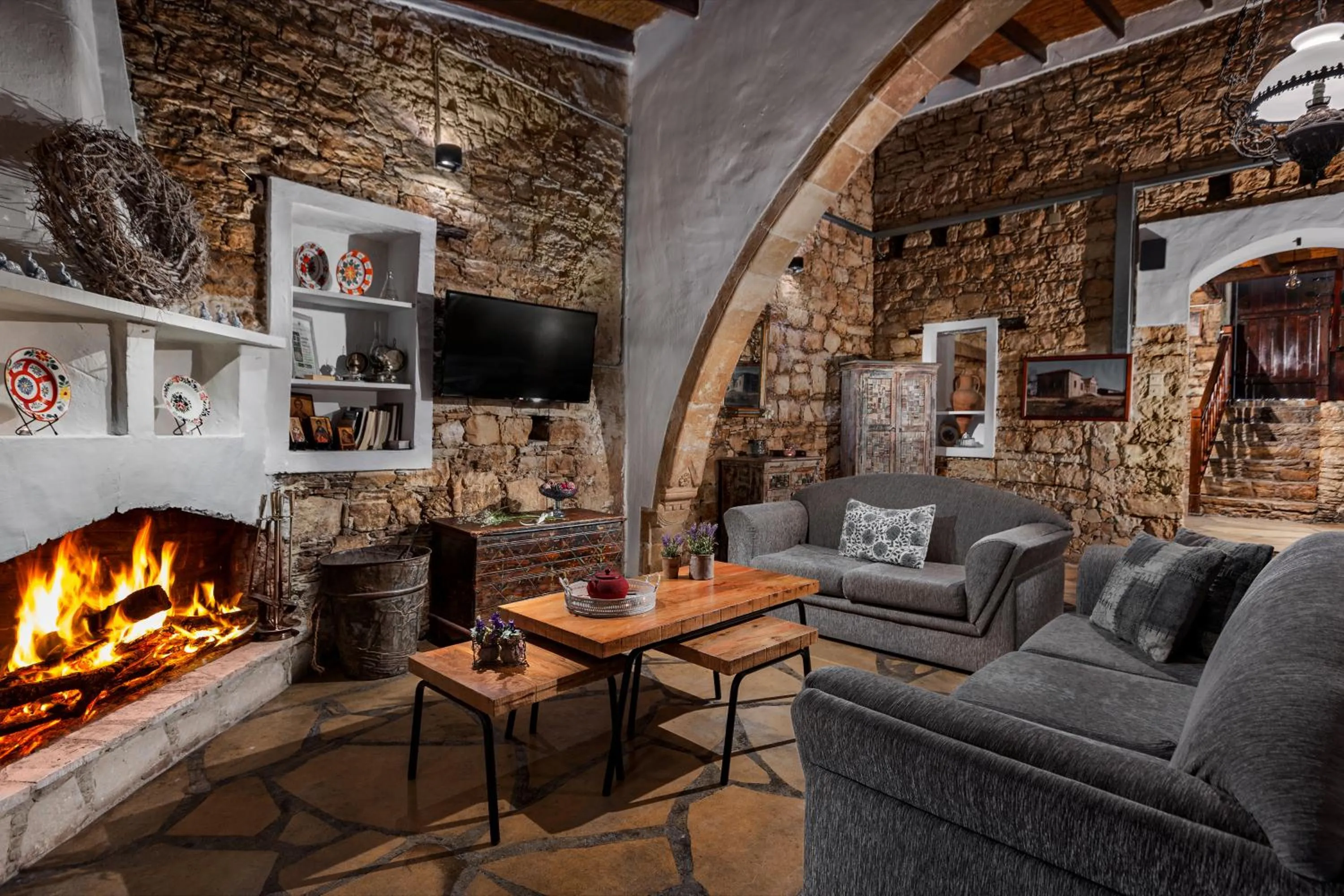 TV and multimedia in Oinoessa Traditional Boutique Guest Houses