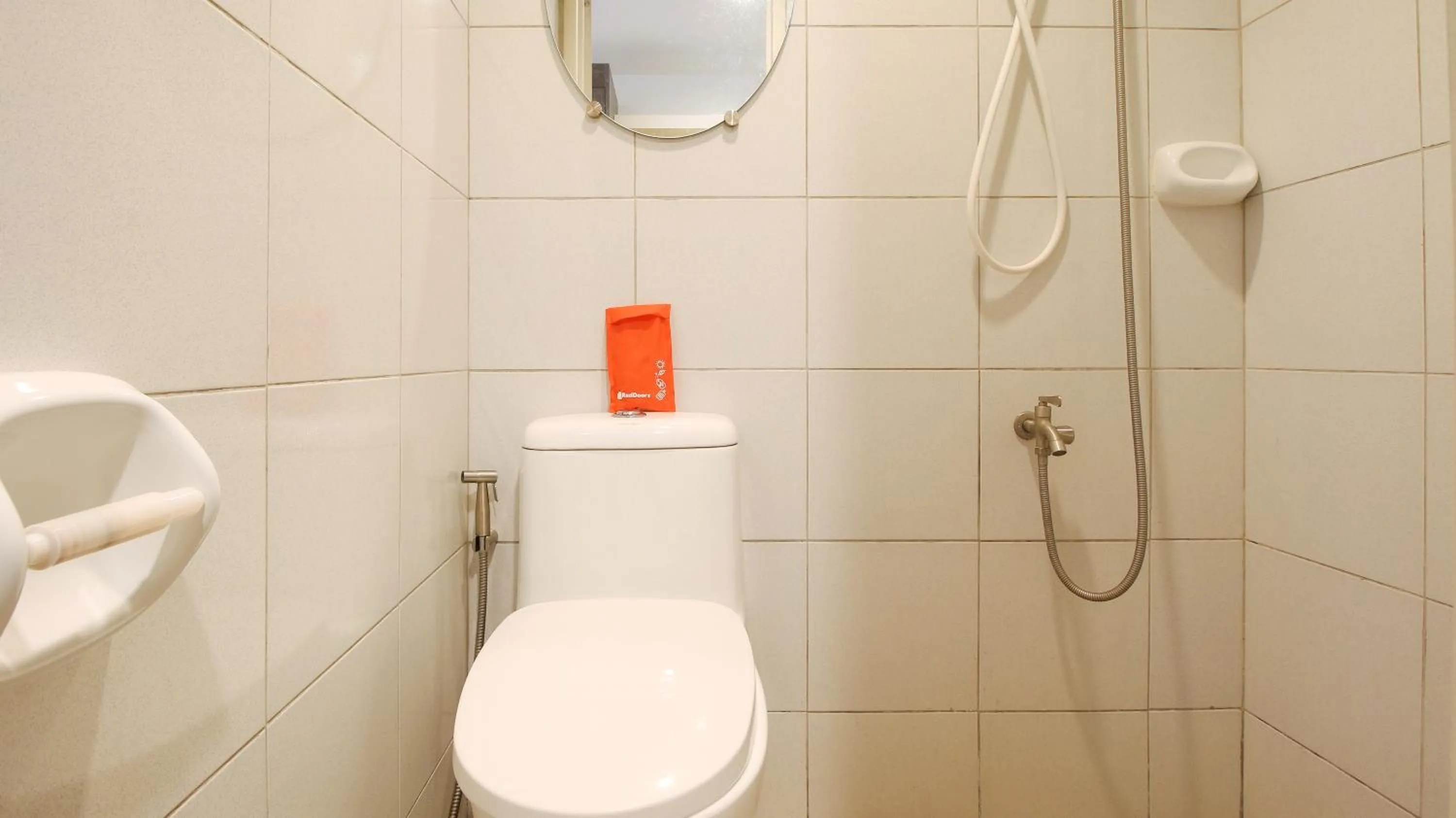 Shower in RedDoorz @ Guest Hotel Passi City Iloilo