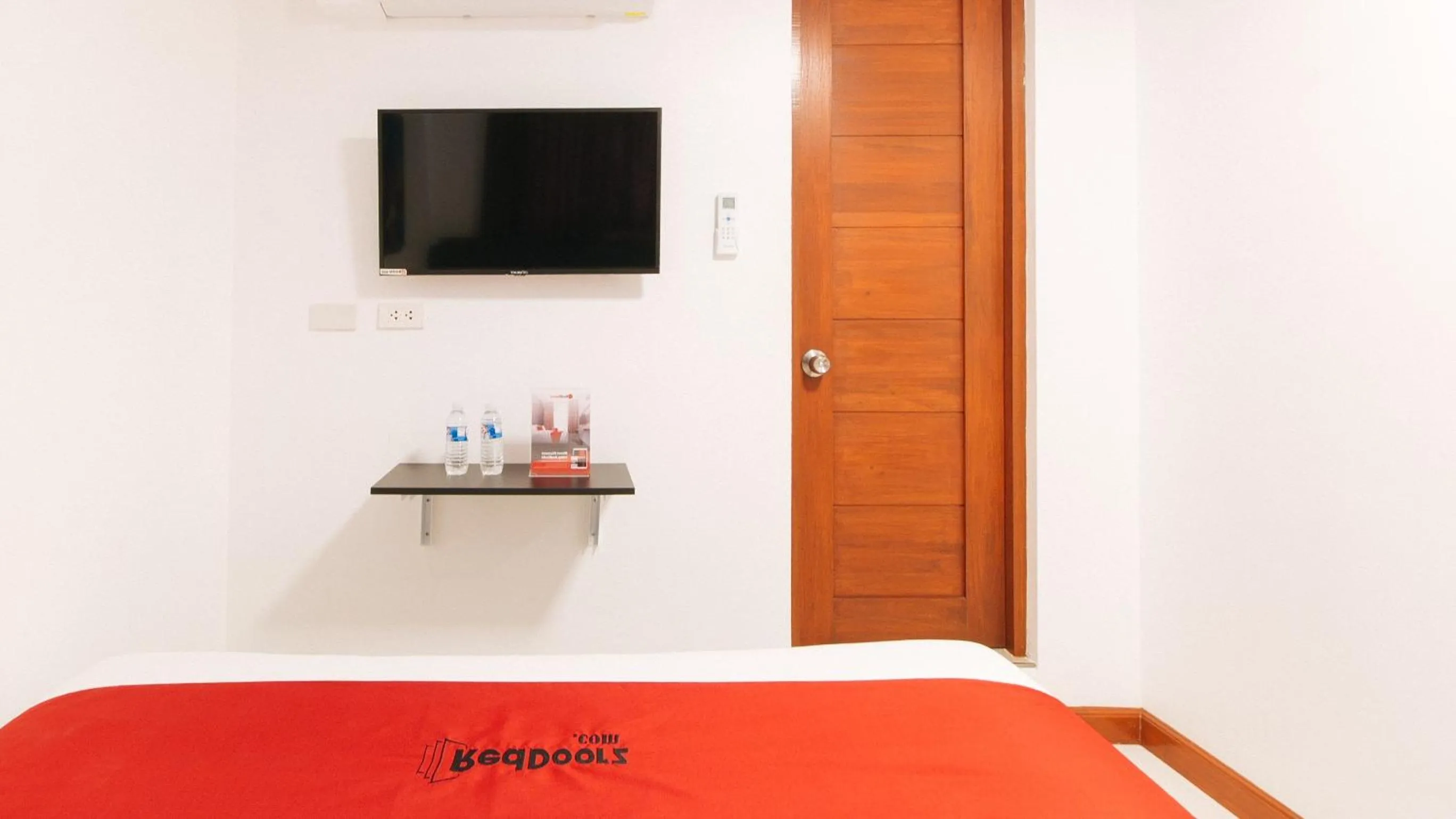 Bed in RedDoorz @ Guest Hotel Passi City Iloilo