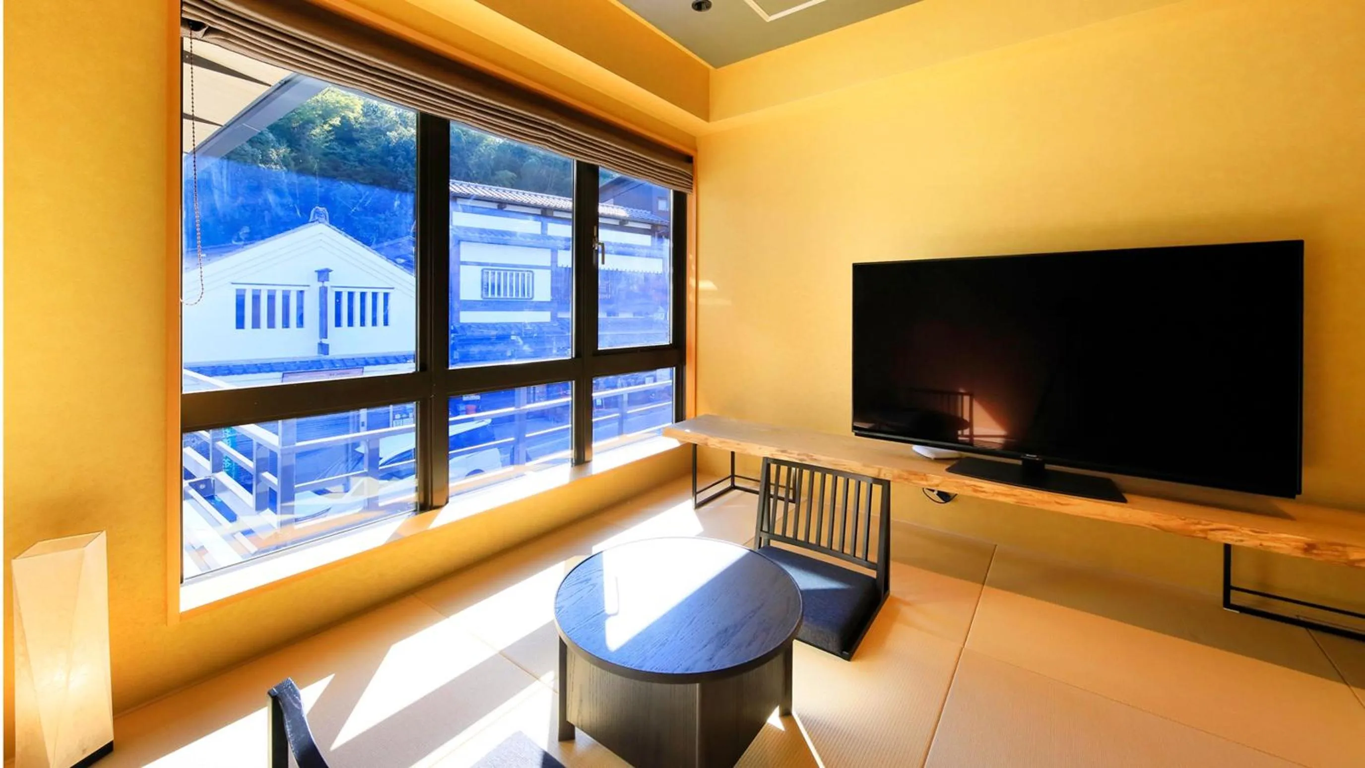 Photo of the whole room in Waqoo Naritasanmonzen