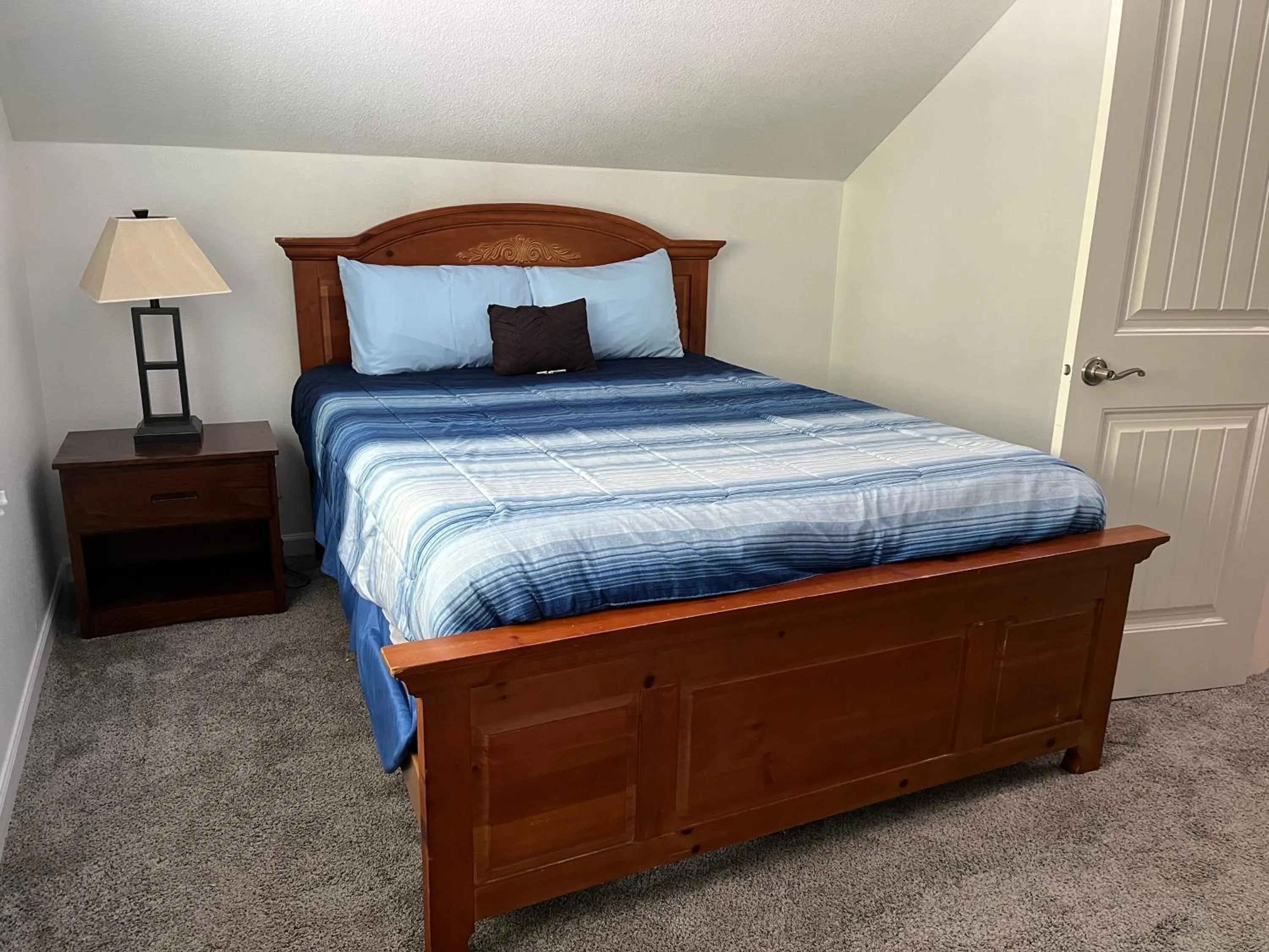 Bedroom, Bed in Serene Cottage in the Woods