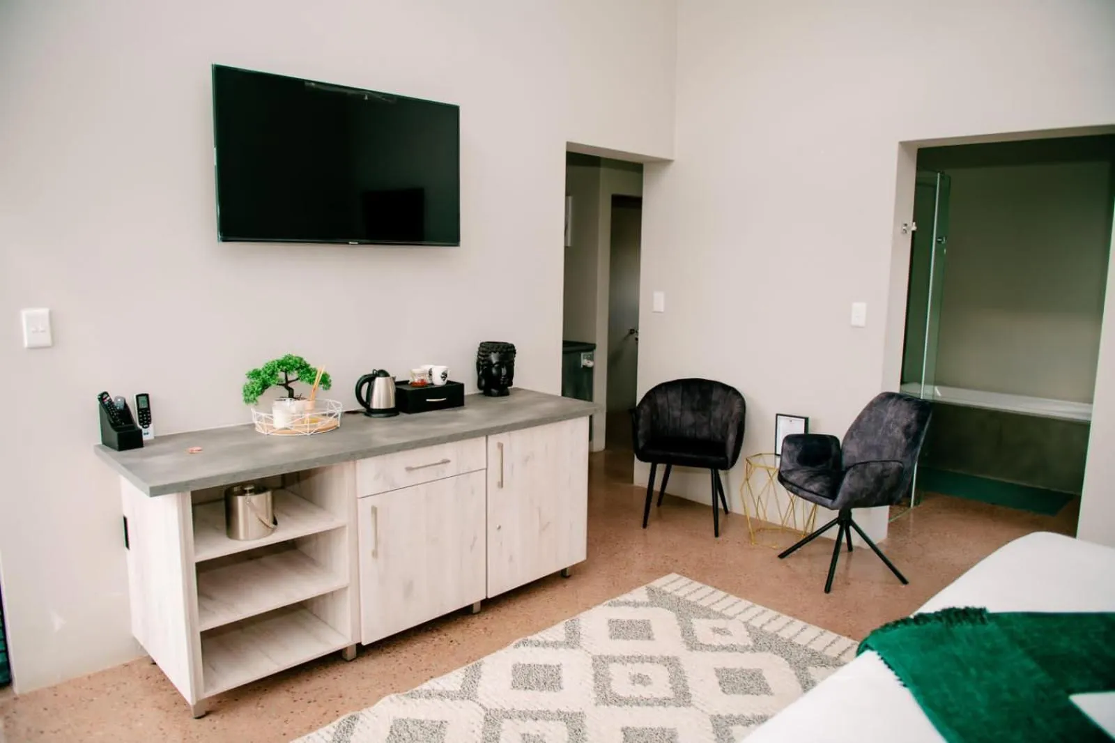 Coffee/tea facilities in Elements Sunrise Bush Lodge