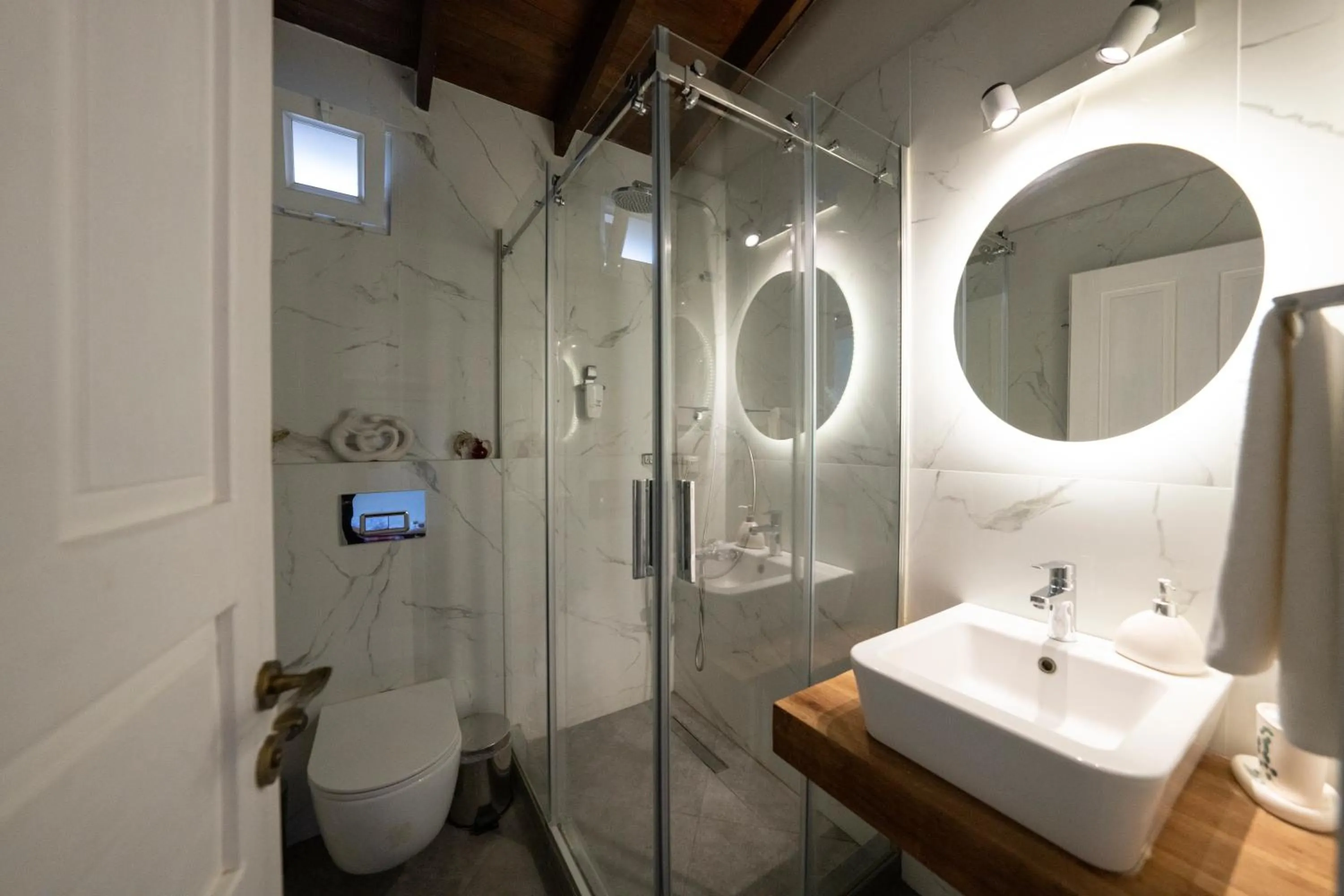 Shower in Bir Dem Urla