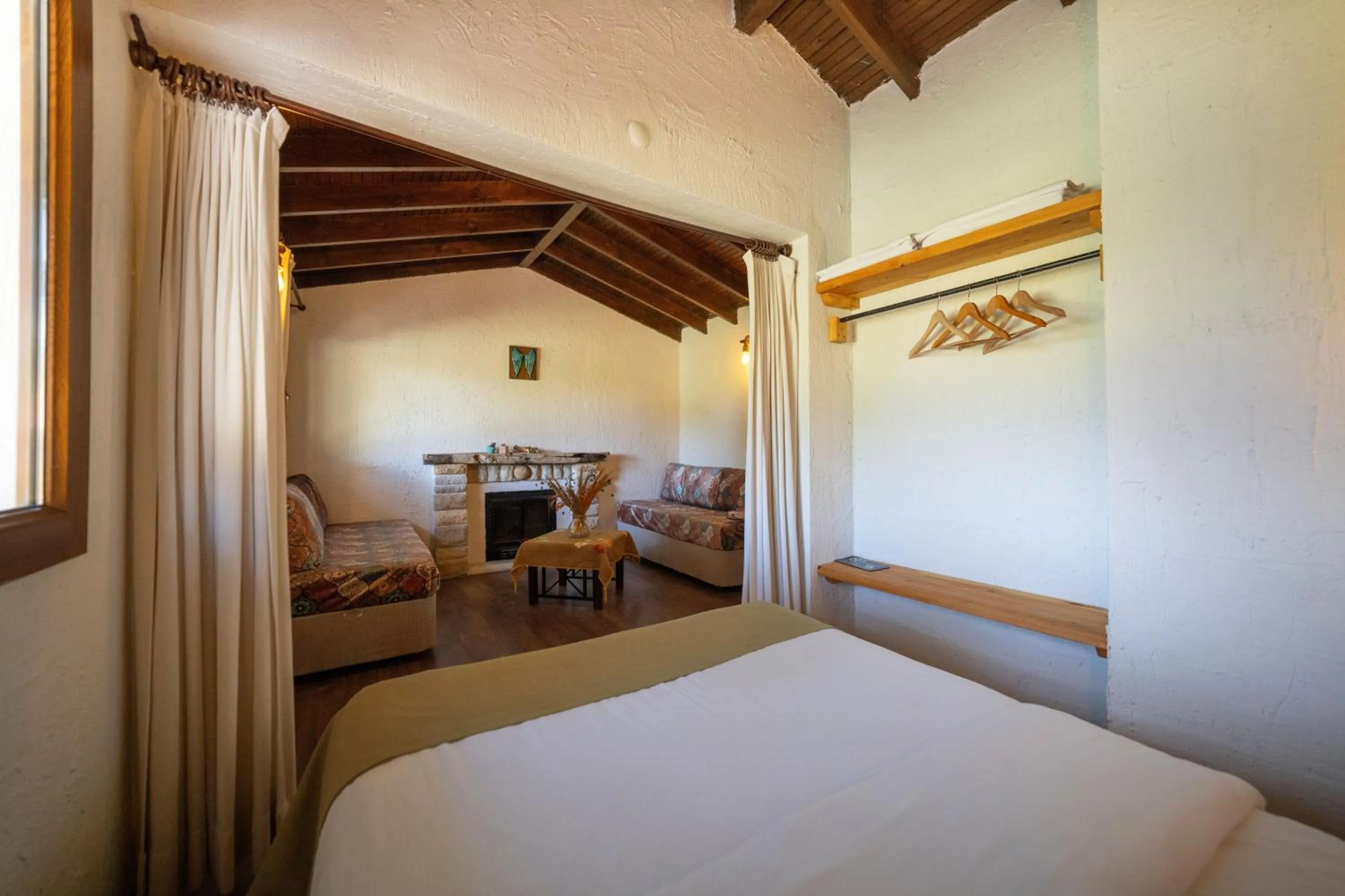 Photo of the whole room, Bed in Bir Dem Urla