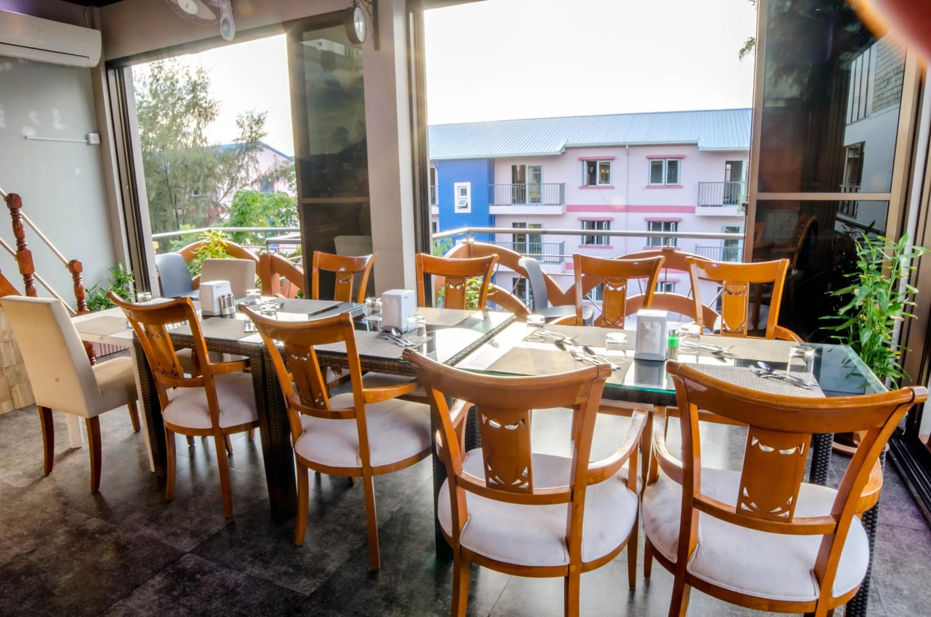 Food and drinks in Newtown Inn