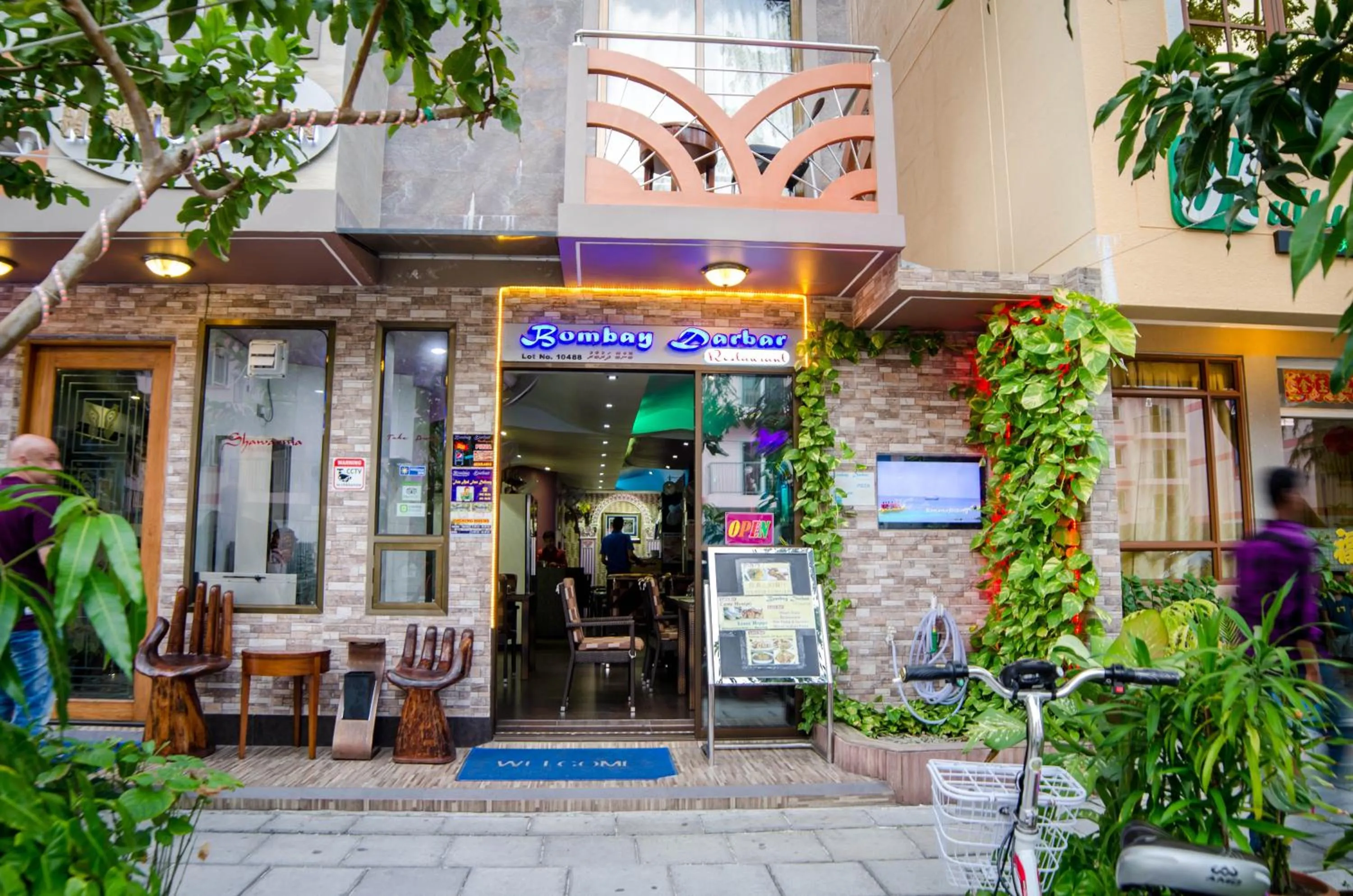 Patio in Newtown Inn