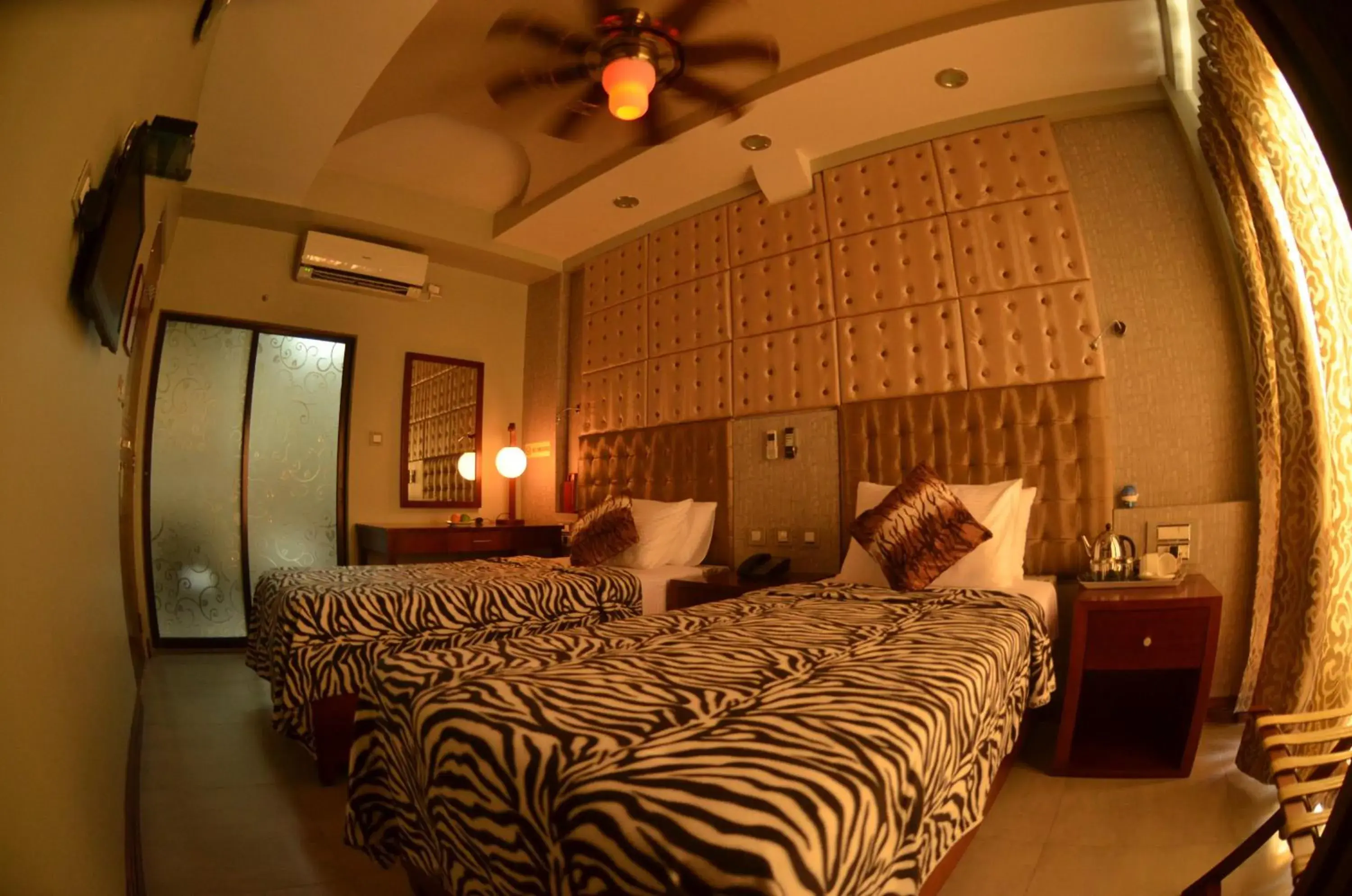 Deluxe Double or Twin Room in Newtown Inn Deluxe Double or Twin Room in Newtown Inn