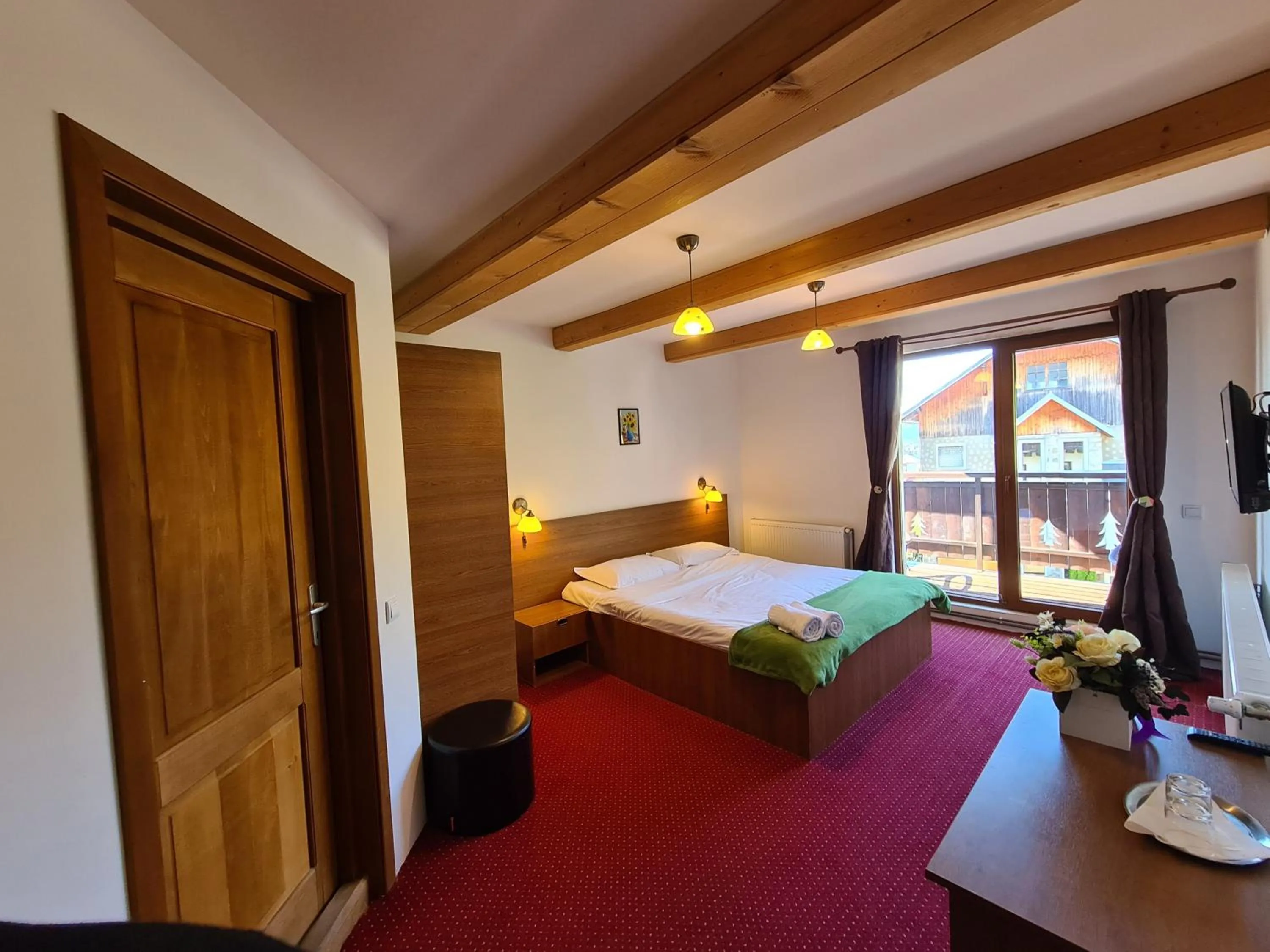 Photo of the whole room in CASA FLORESCU