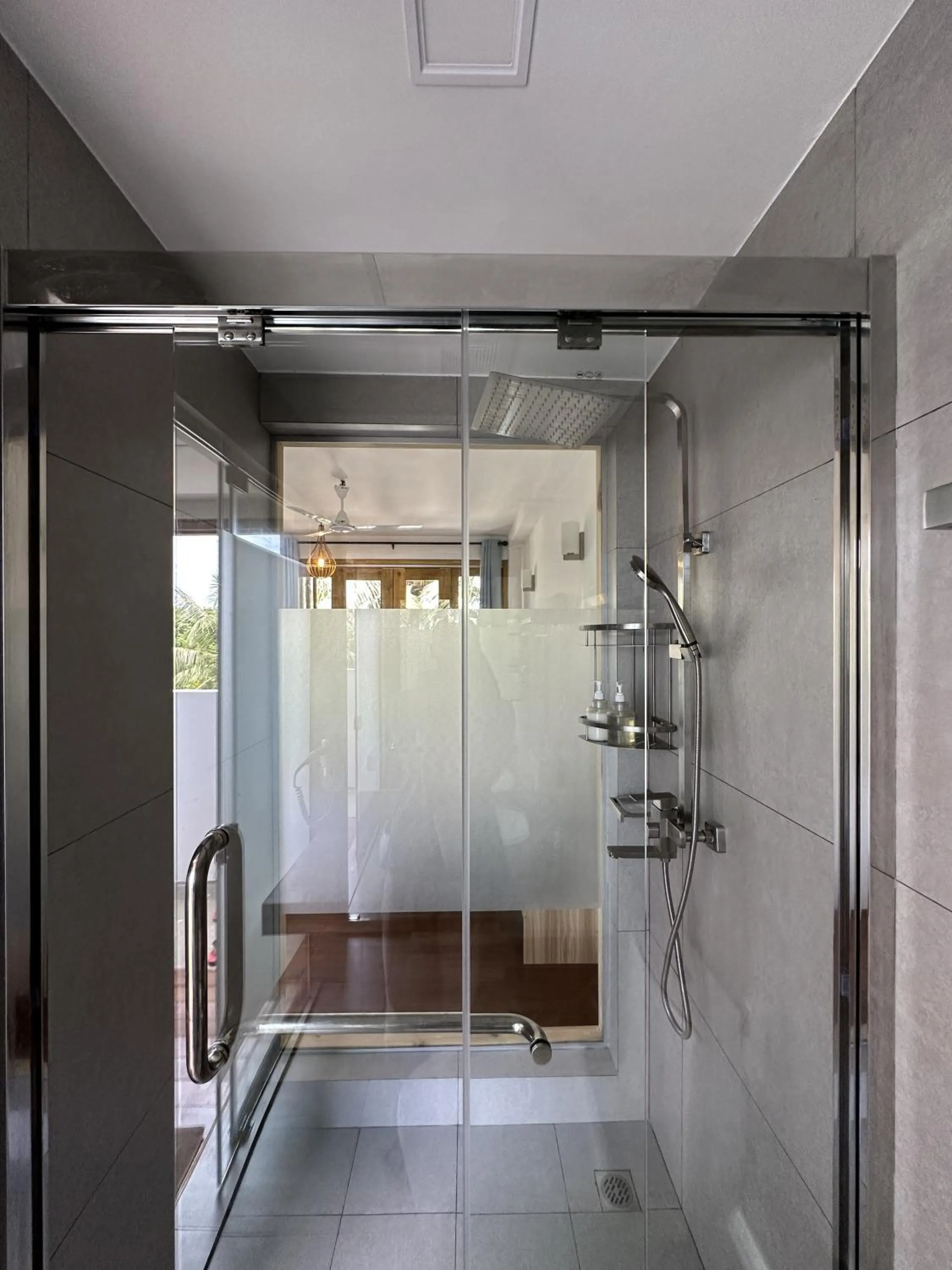 Shower in Thundi Sea View