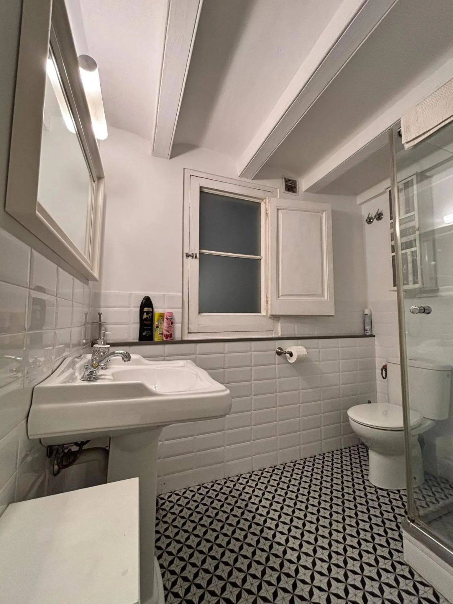 Bathroom in Rosselló Apartment