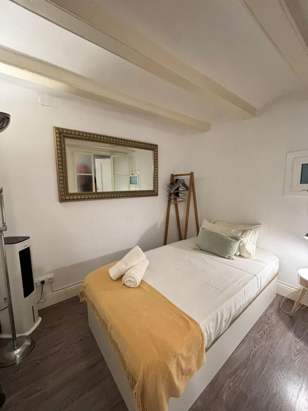 Bedroom, Bed in Rosselló Apartment