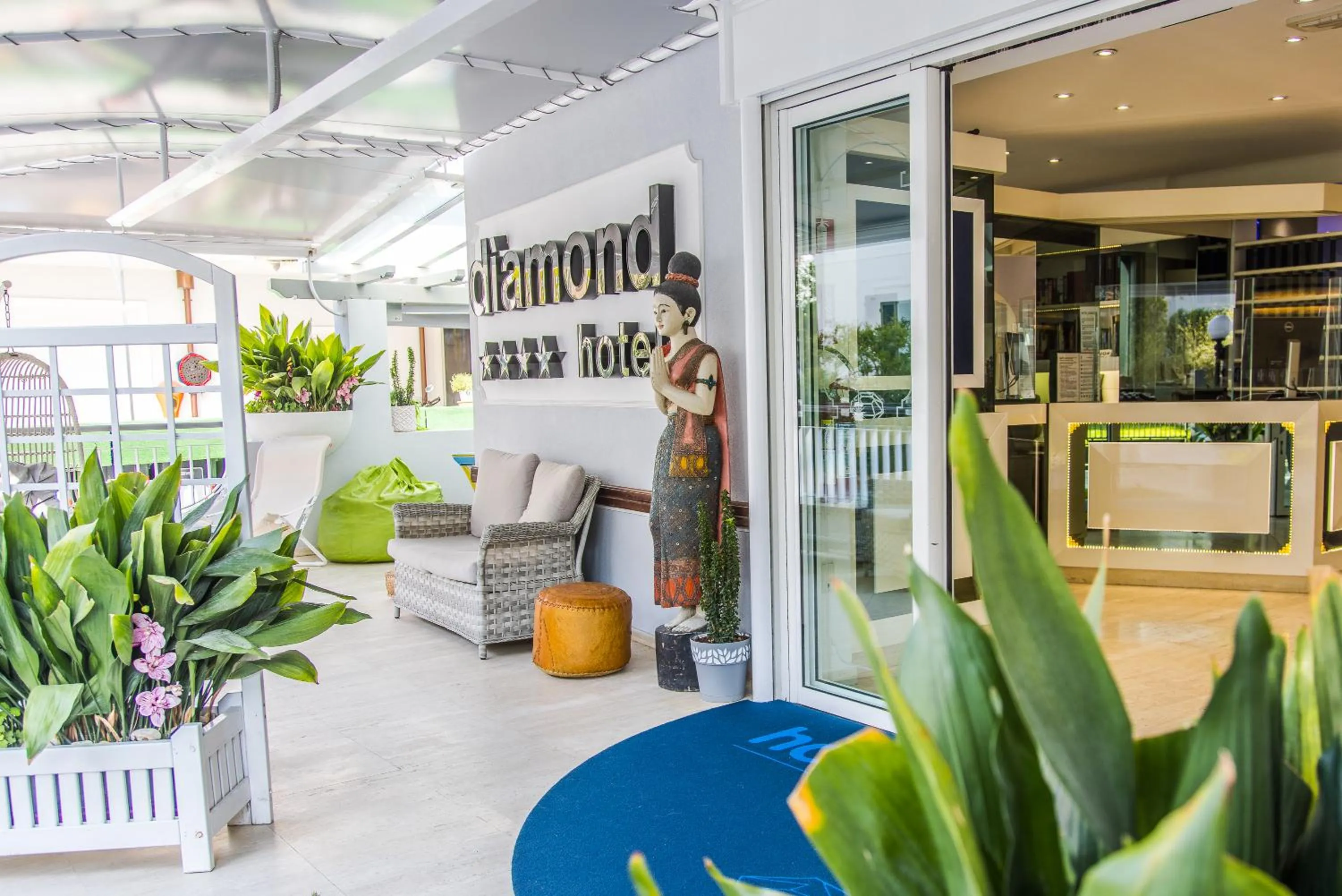 Facade/entrance in Hotel Diamond