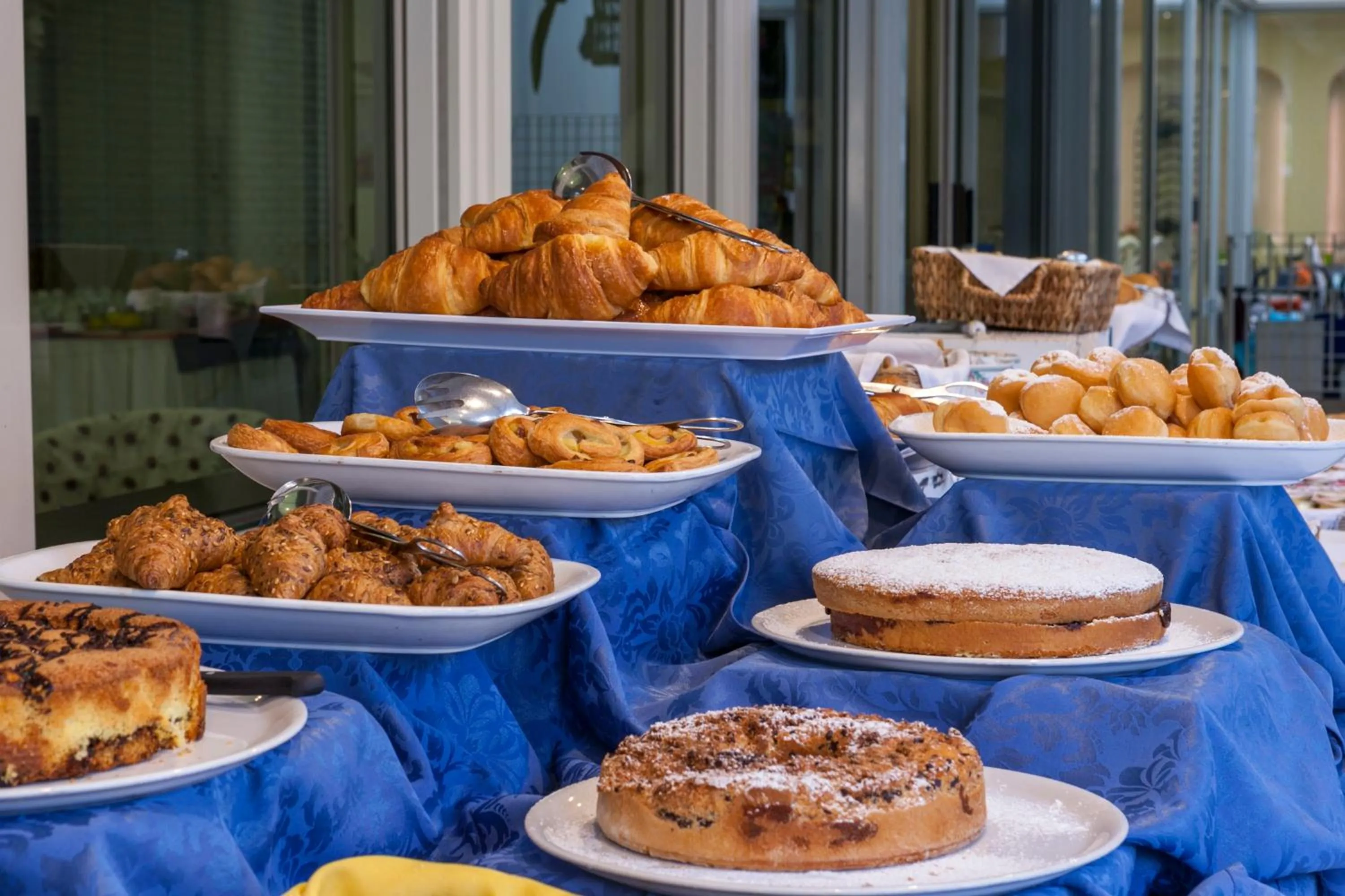 Buffet breakfast in Hotel Diamond