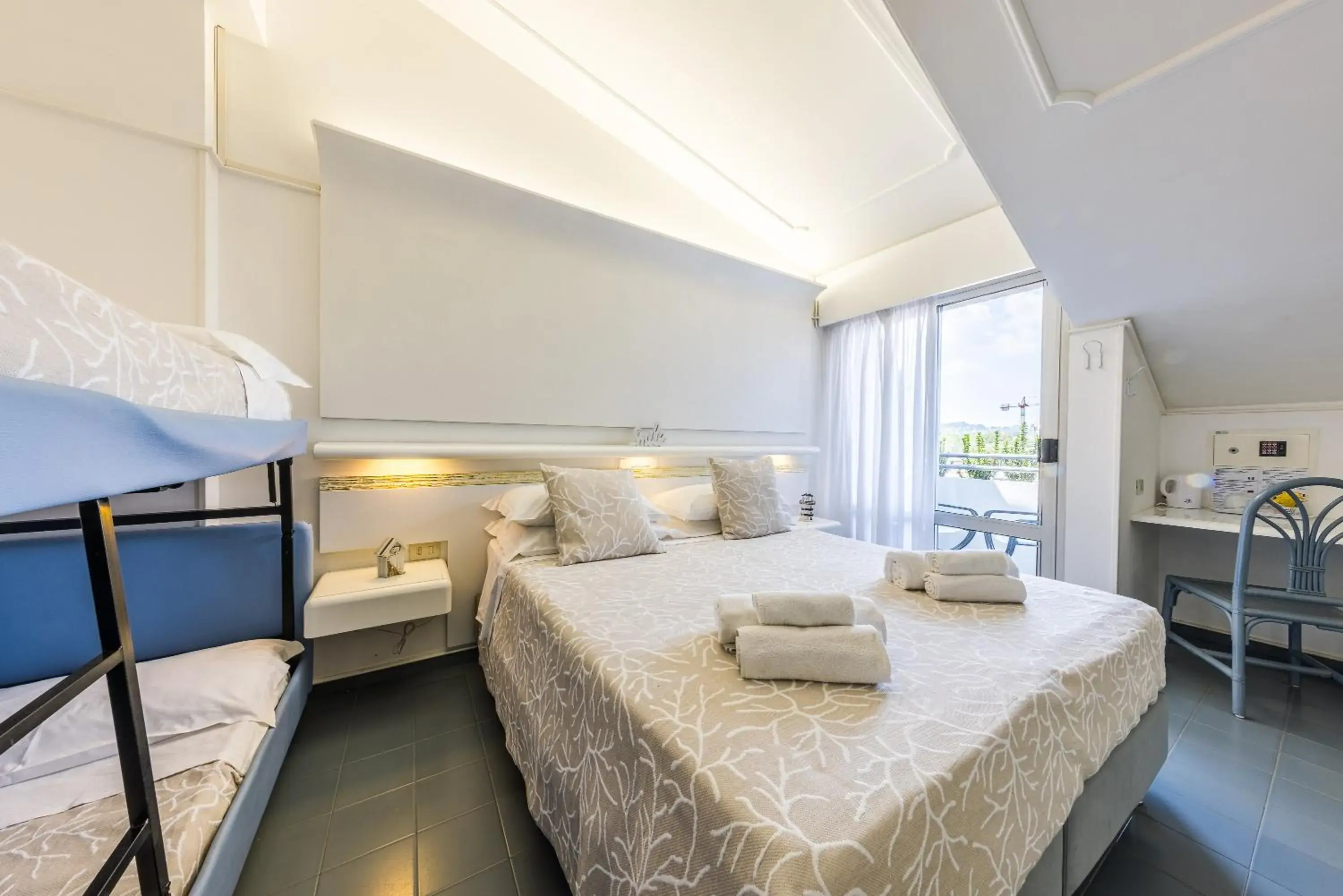 Quadruple Room in Hotel Diamond NUOVA GESTIONE Quadruple Room in Hotel Diamond NUOVA GESTIONE