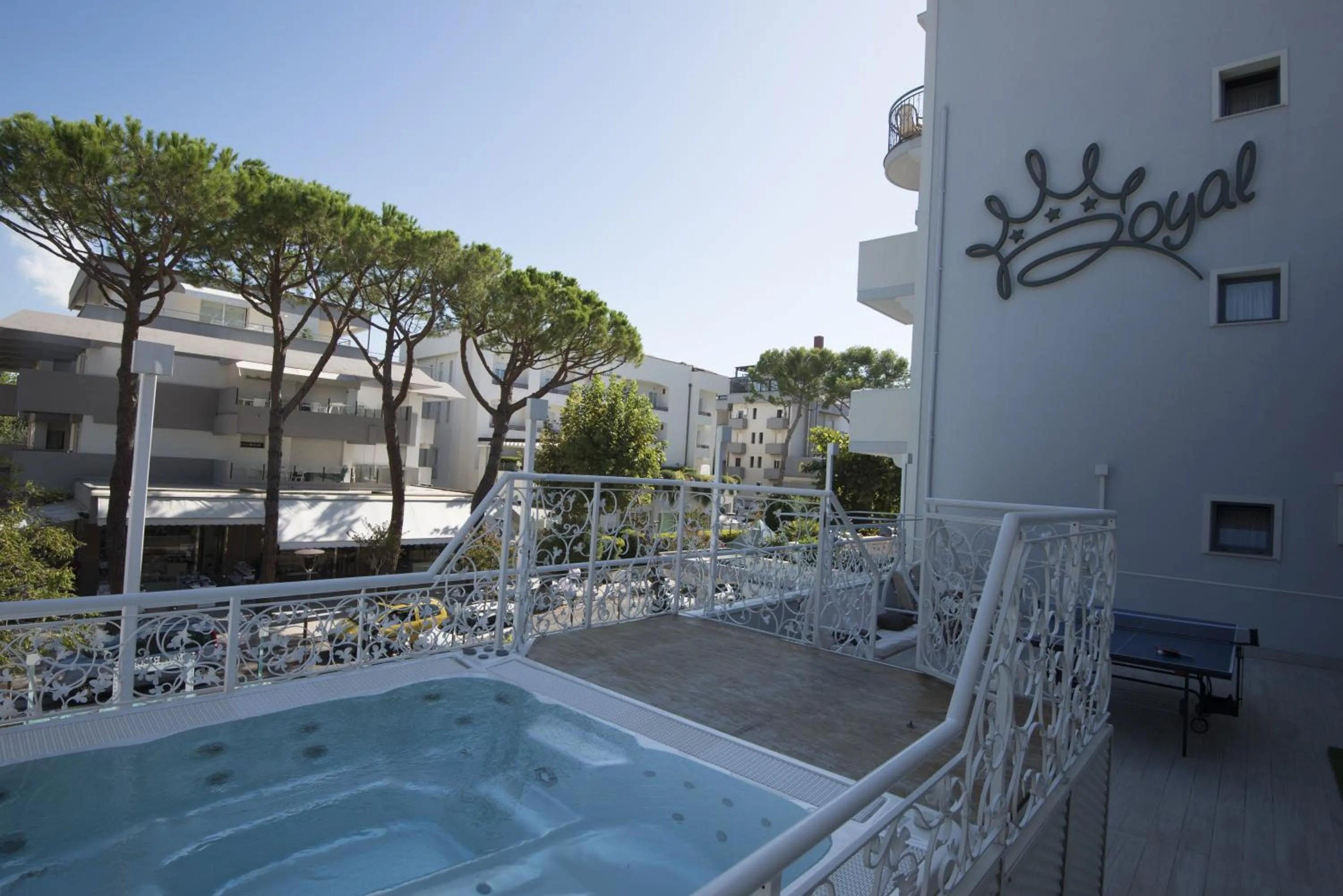 Swimming pool in Hotel Diamond