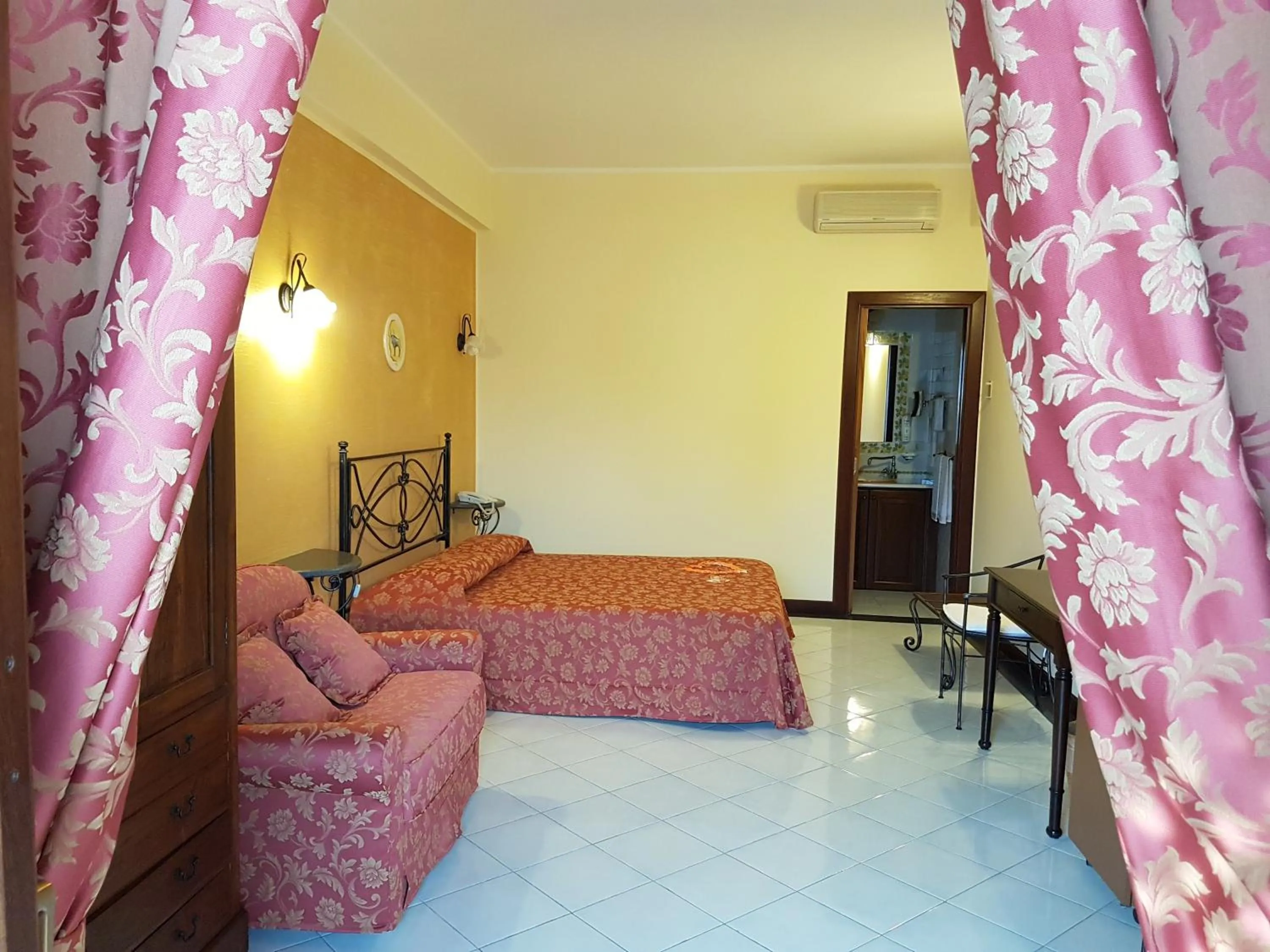 Photo of the whole room, Bed in Hotel A Pinnata