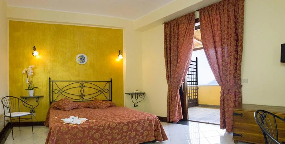 Day, Bed in Hotel A Pinnata