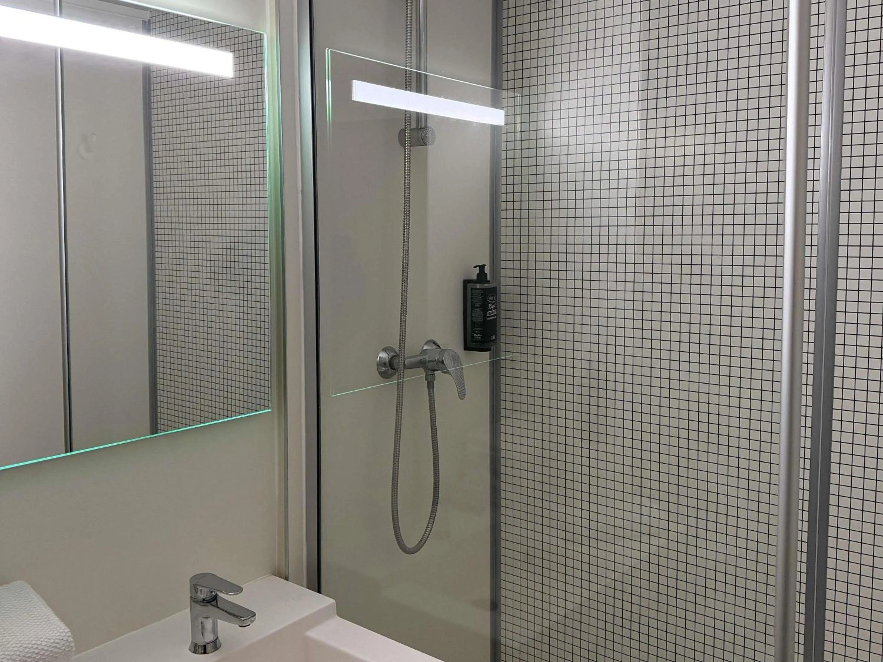 Bedroom in ibis budget Saint Paul Les Dax