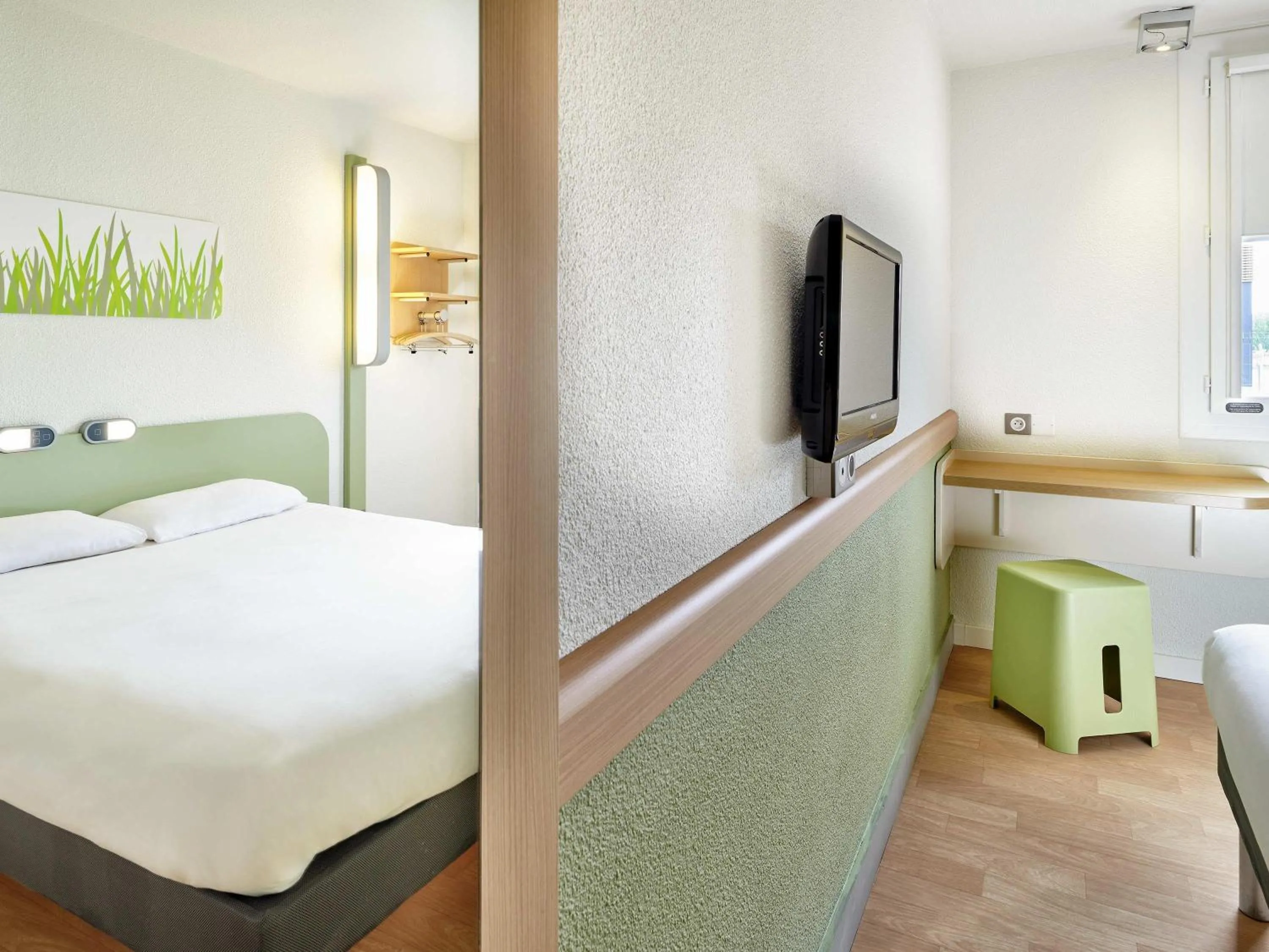 Bedroom, Bed in ibis budget Saint Paul Les Dax