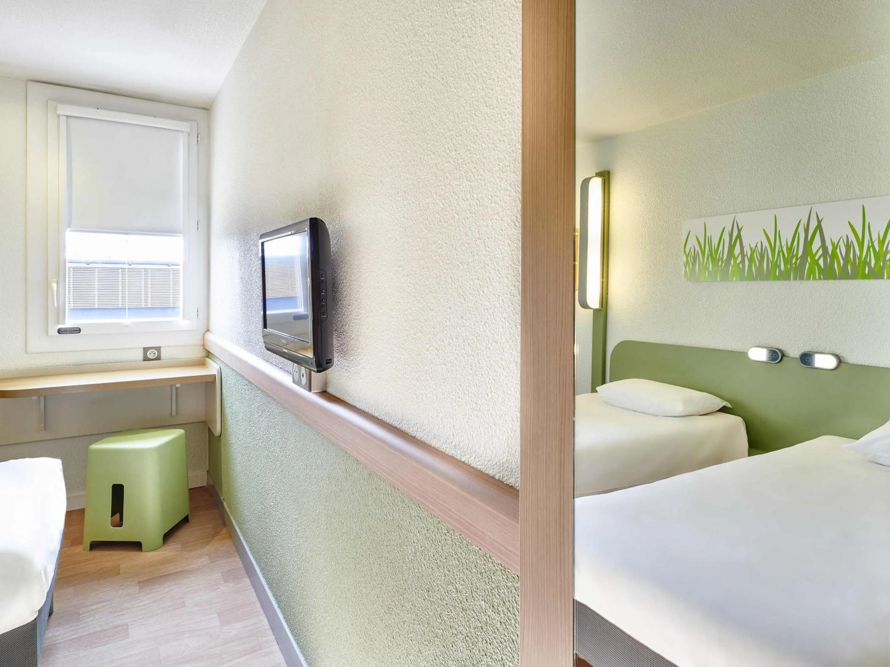 Bedroom, Bed in ibis budget Saint Paul Les Dax