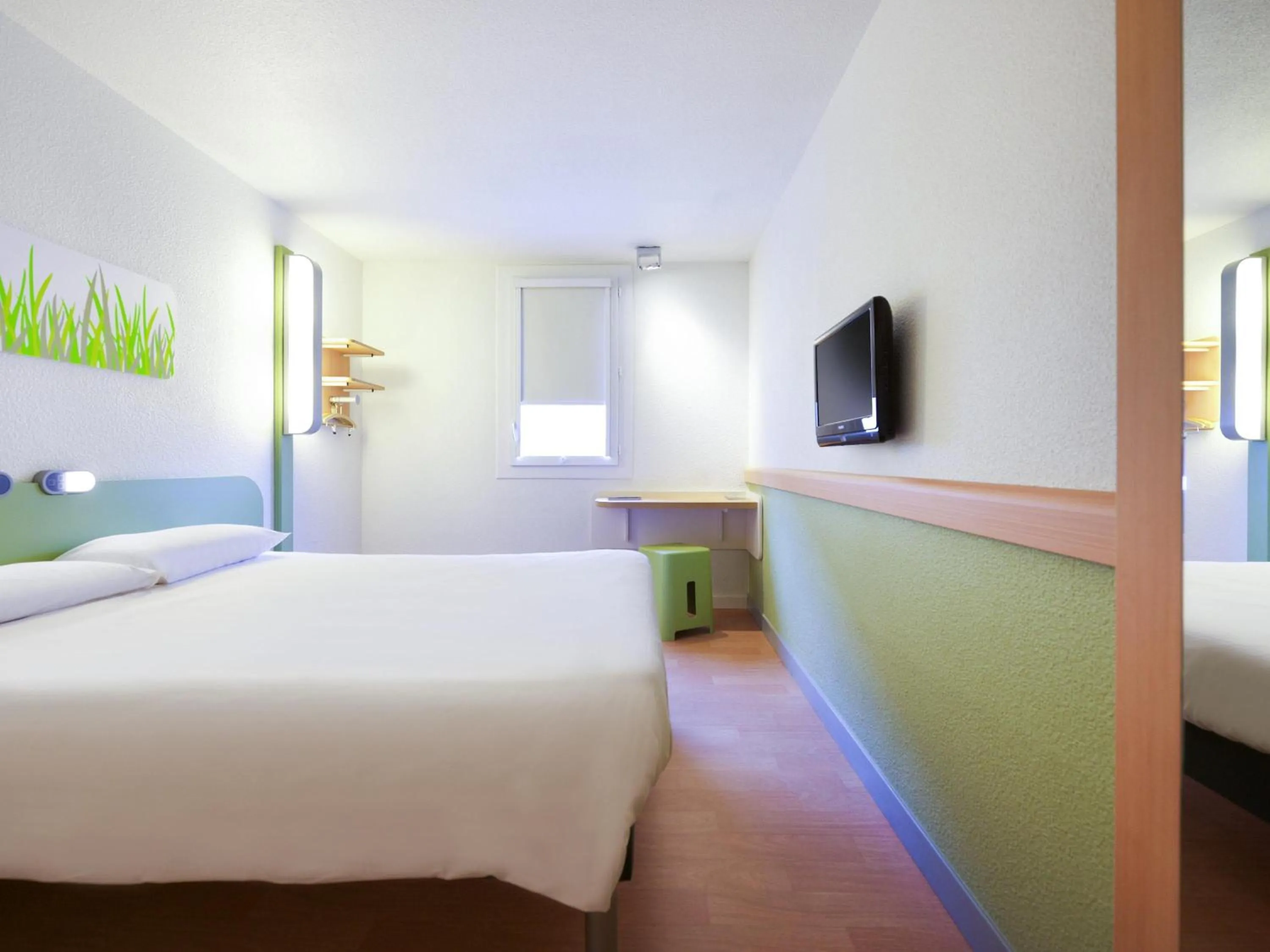 Bedroom, Bed in ibis budget Saint Paul Les Dax