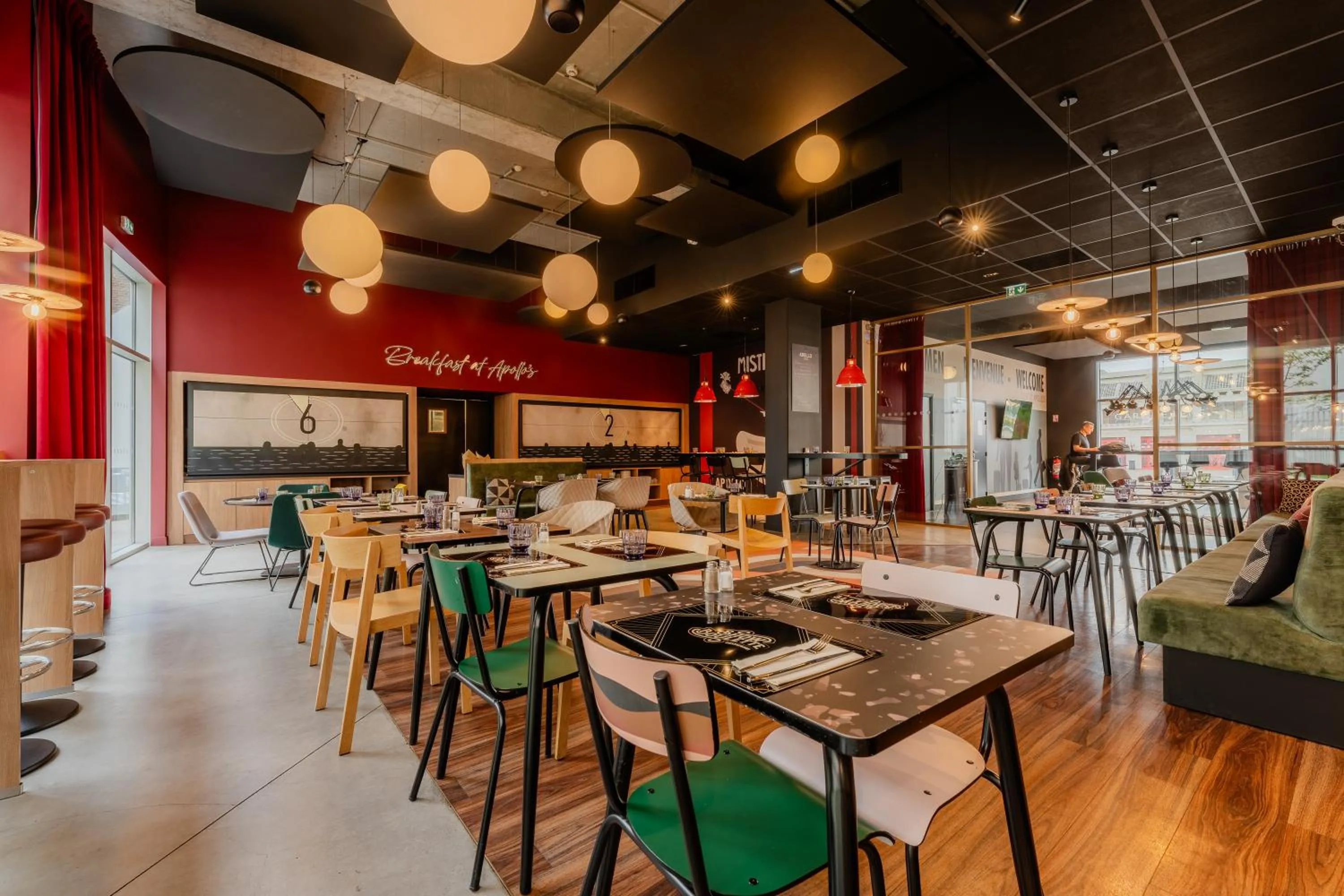 Restaurant/places to eat in ibis Styles Lens Centre Gare